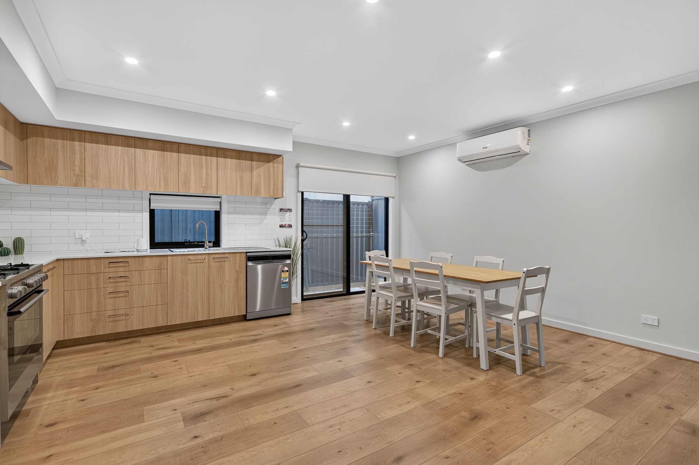 1/512 Heather Grove, Clyde North, VIC 3978