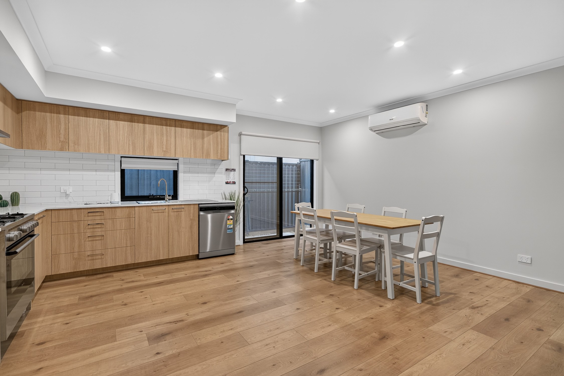 1/512 Heather Grove, Clyde North, VIC 3978