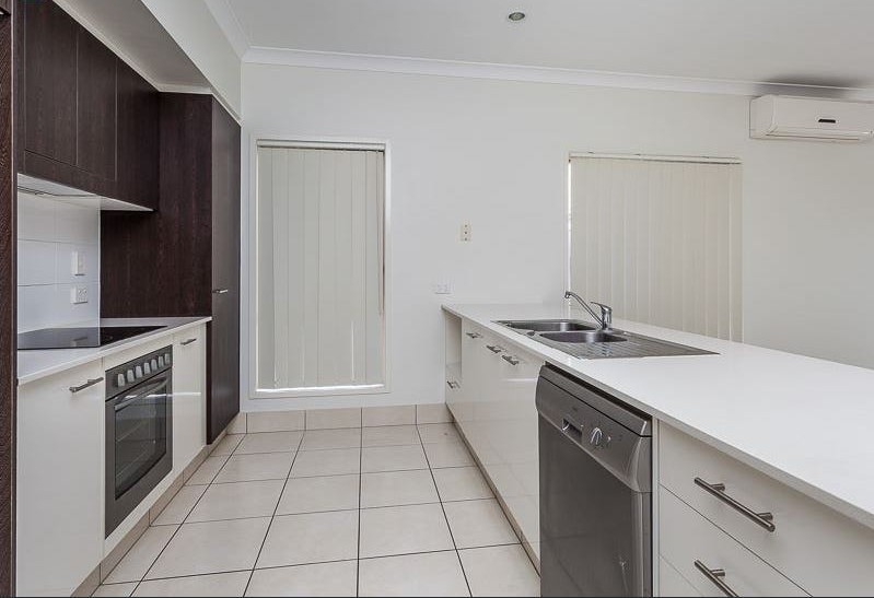 16 Dunes Crescent, North Lakes, QLD 4509