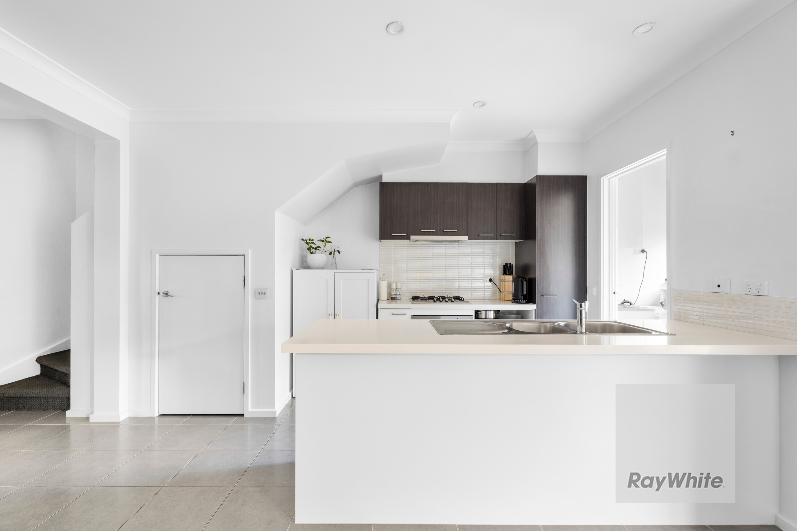 28 Greenhaven Gardens, South Morang, VIC 3752