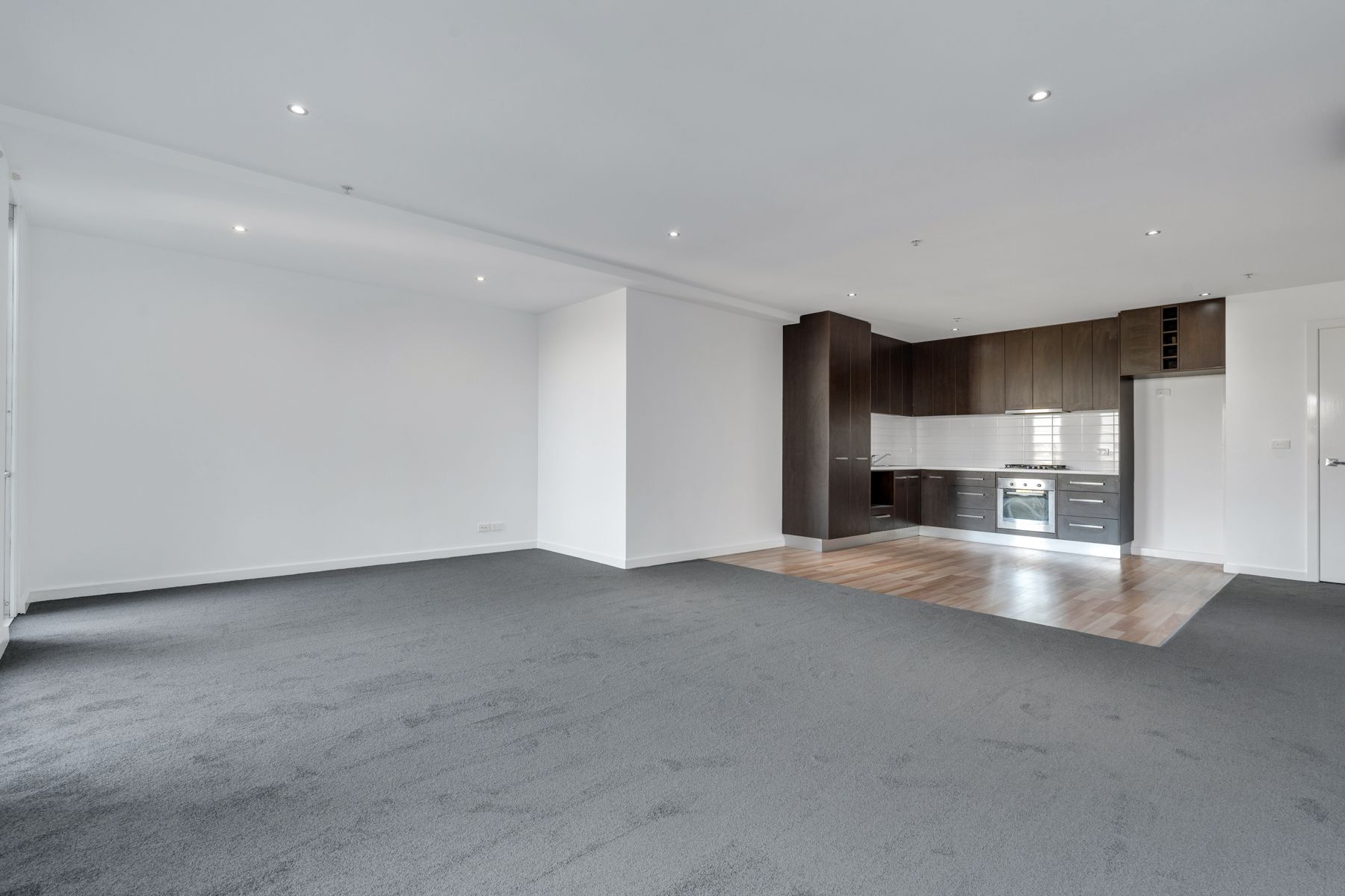 33/777 Bell Street — photo 14 of 16