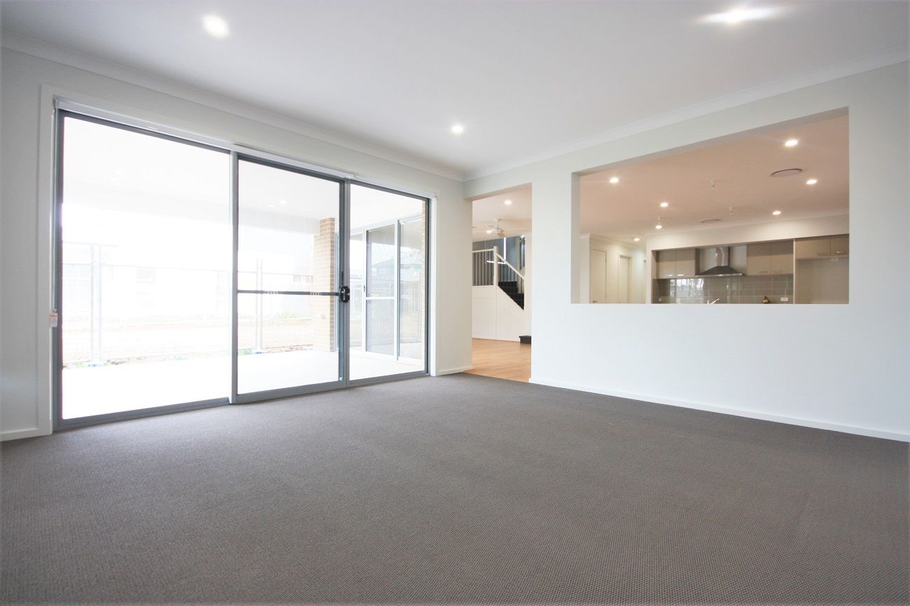 10 Mimosa Street, Gregory Hills, NSW 2557