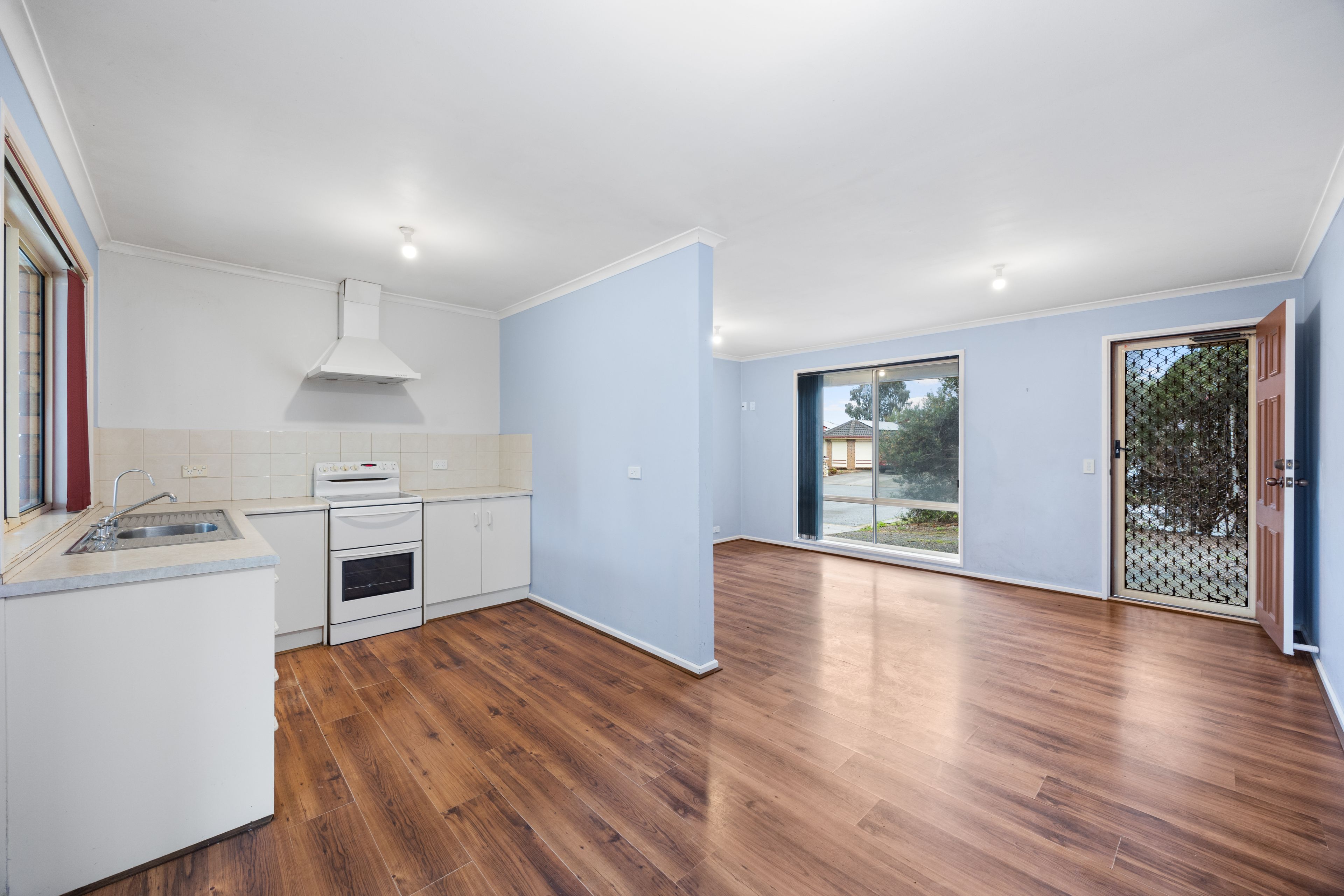18 Crown Crescent — photo 5 of 15