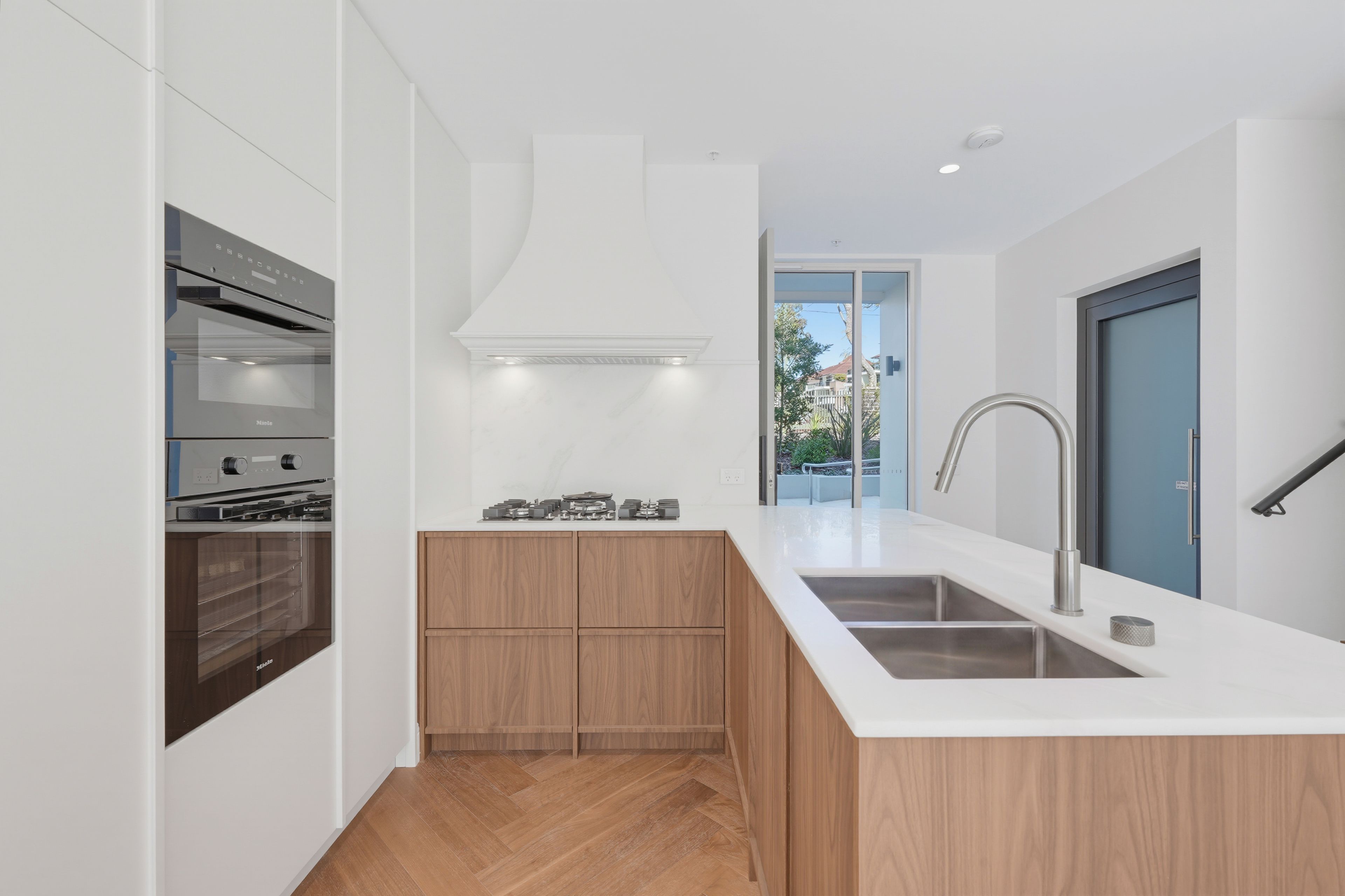2/2 Woodville Street — photo 2 of 9