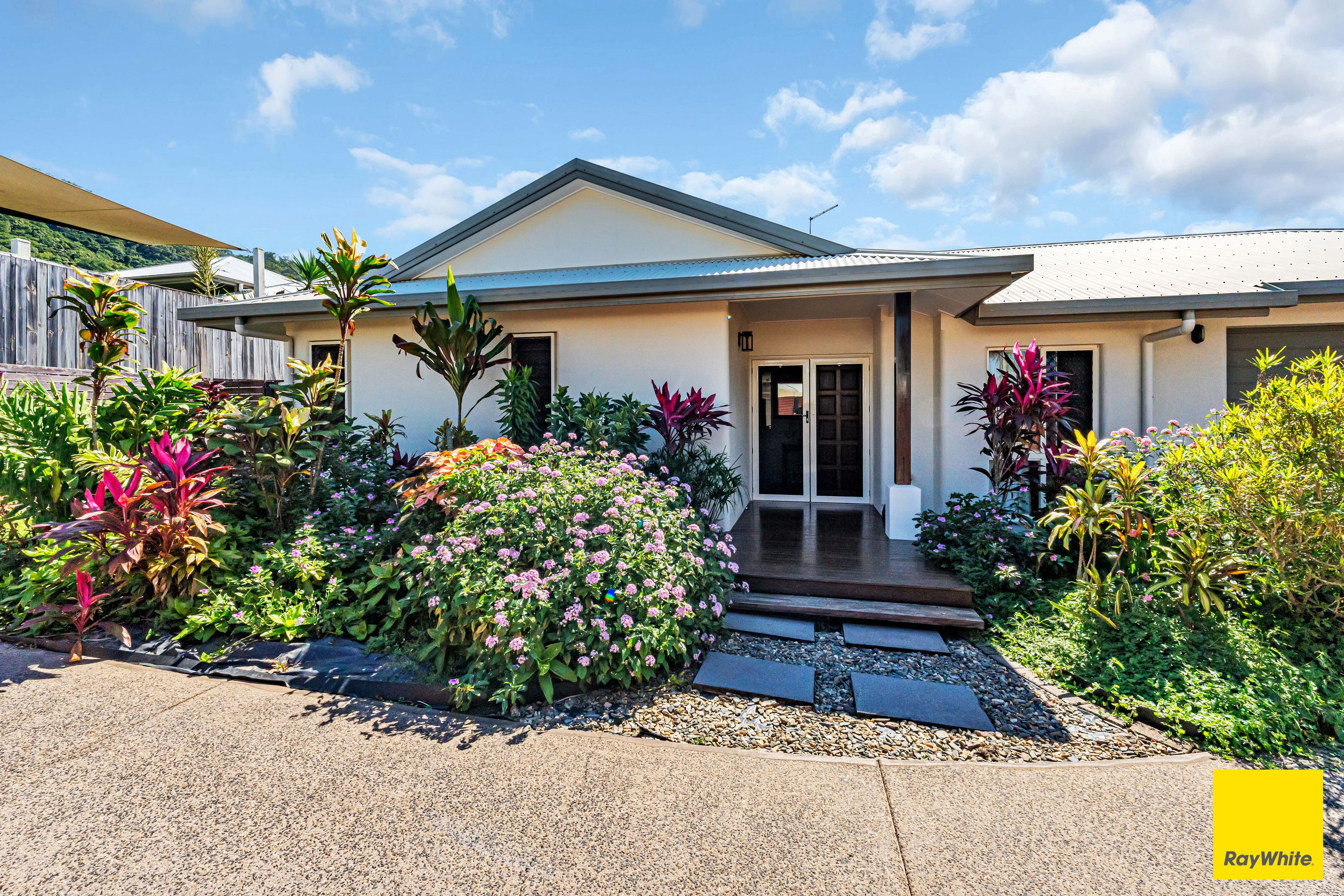 10 Rainbow Street, Kanimbla, QLD 4870