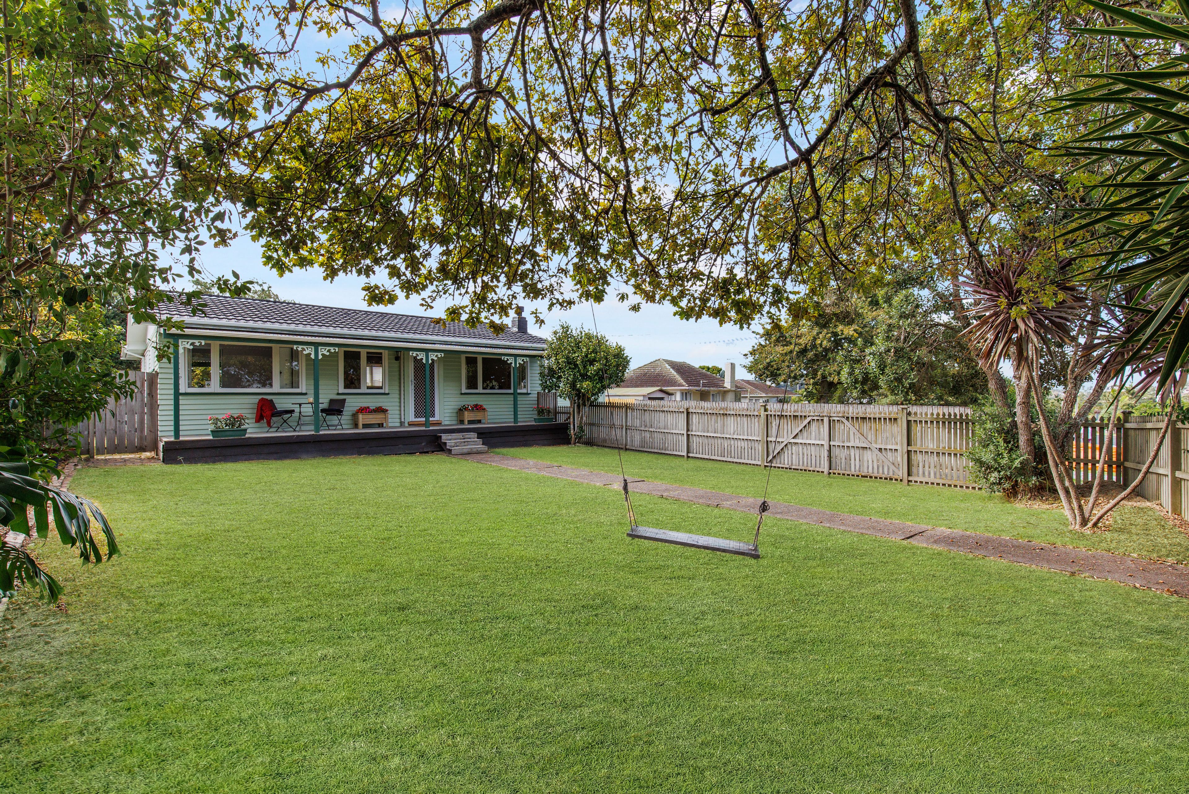 1/16 Lancaster Road, Beach Haven, North Shore City