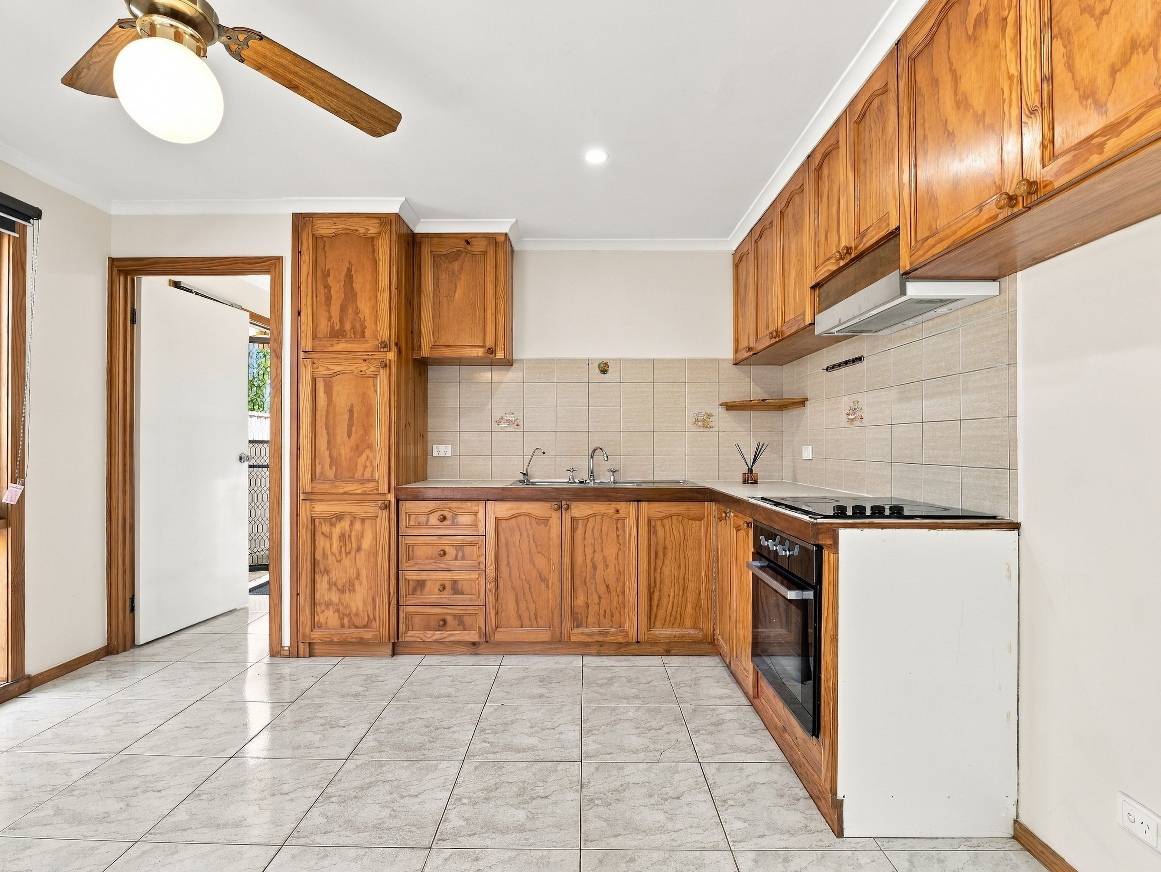 2/21 Reaburn Avenue — photo 3 of 16