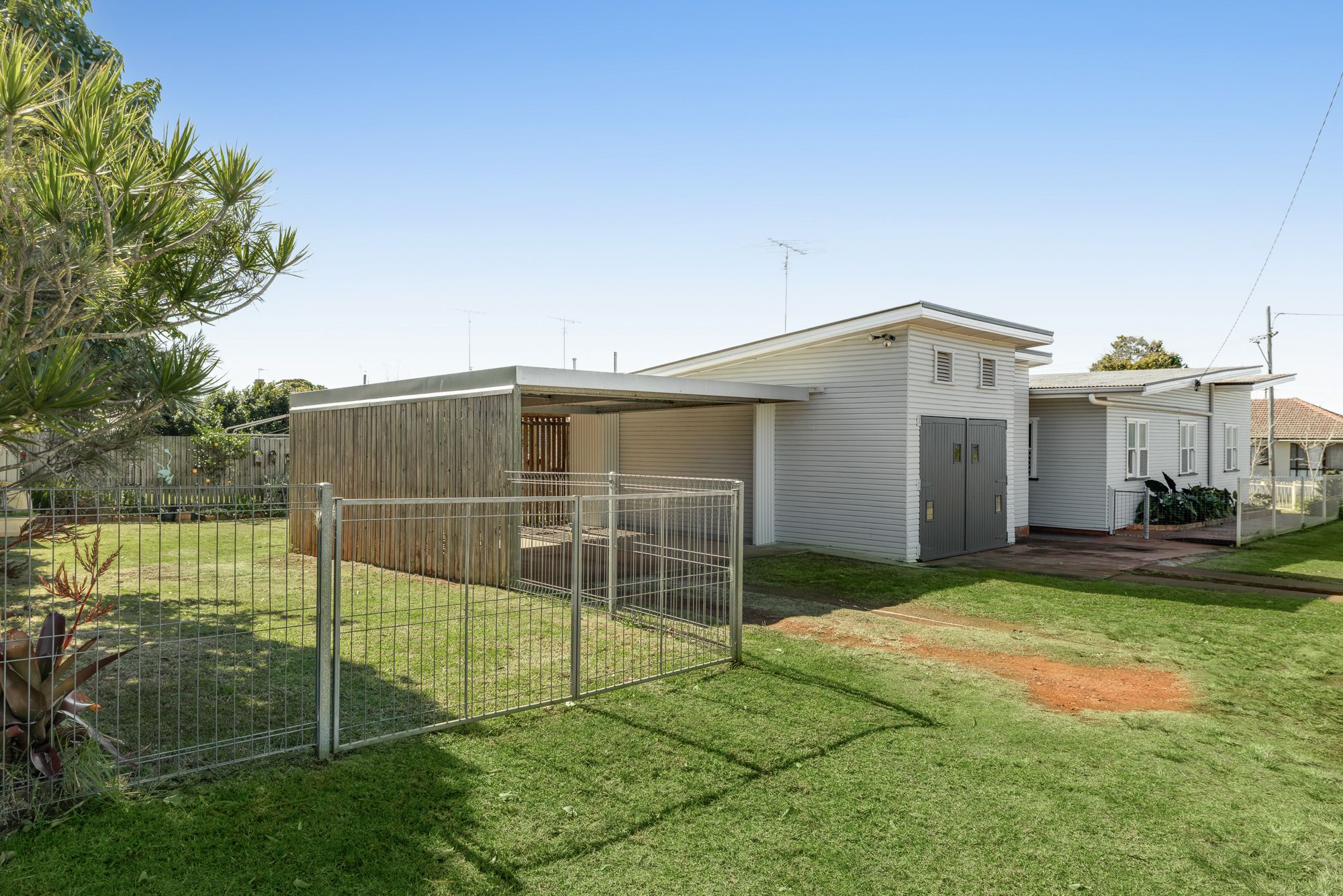 15 Rosina Street — photo 3 of 13