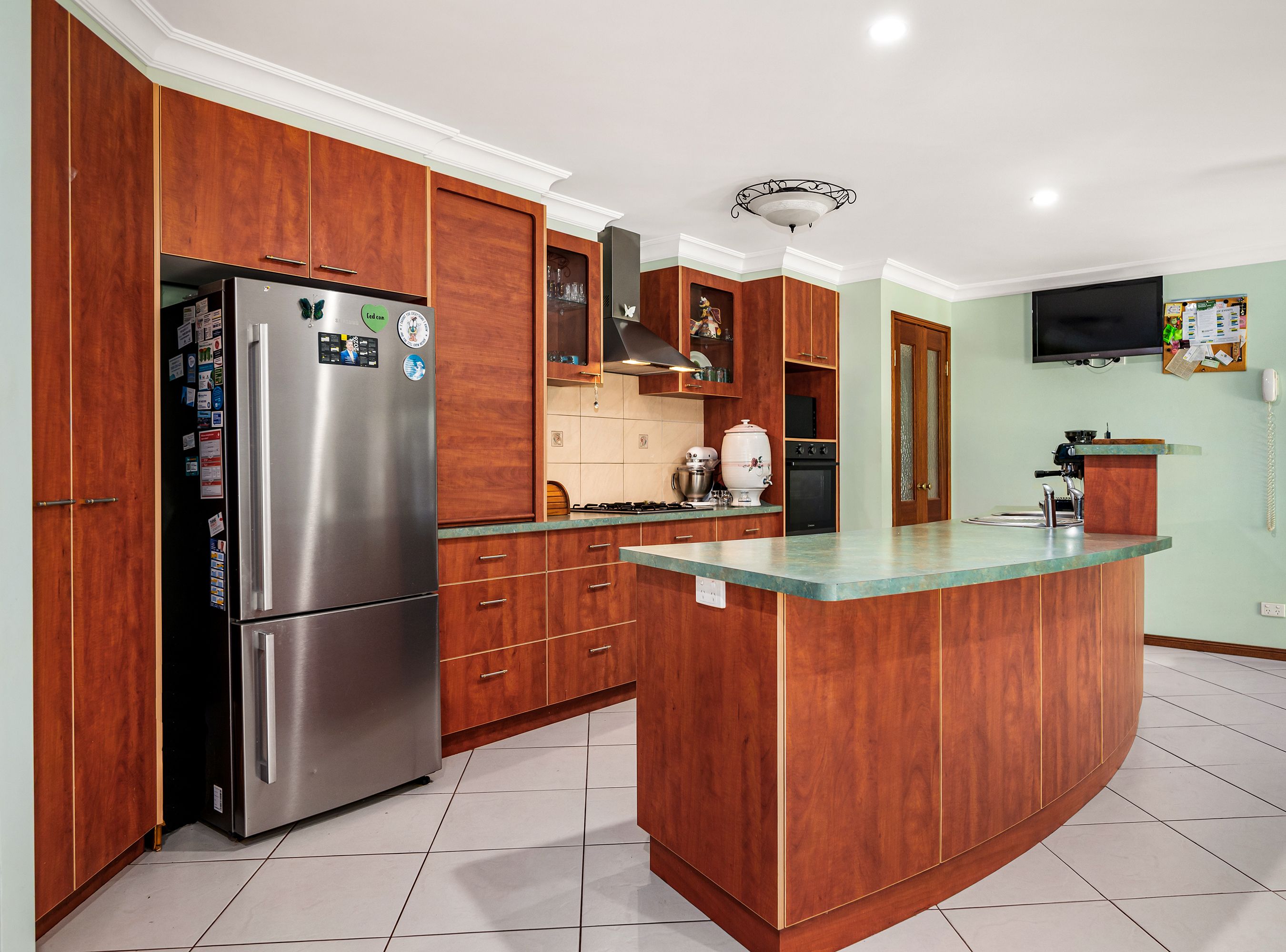 11 Mclachlan Drive — photo 3 of 25