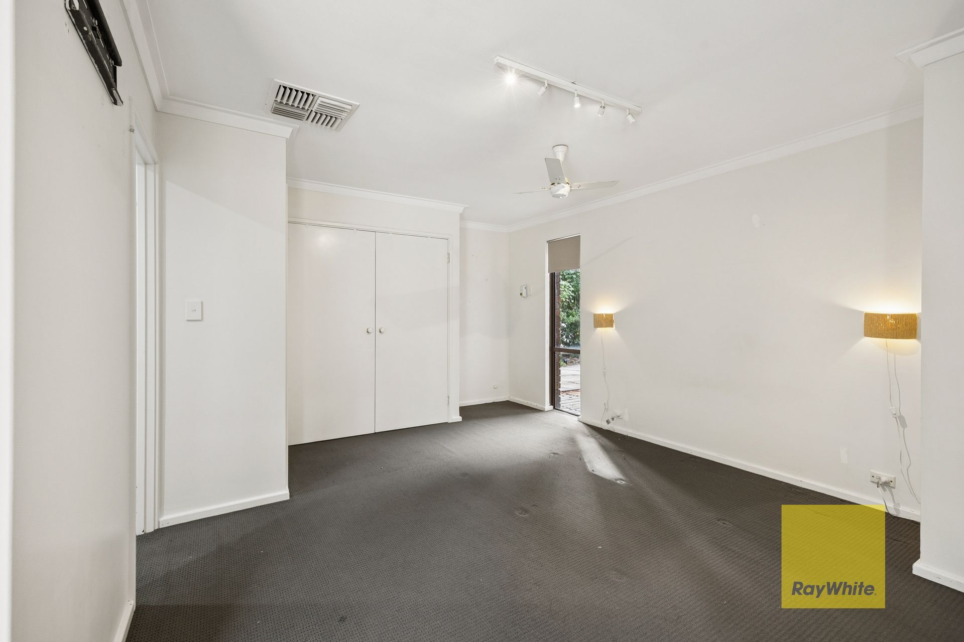 305 Traylen Road — photo 17 of 30