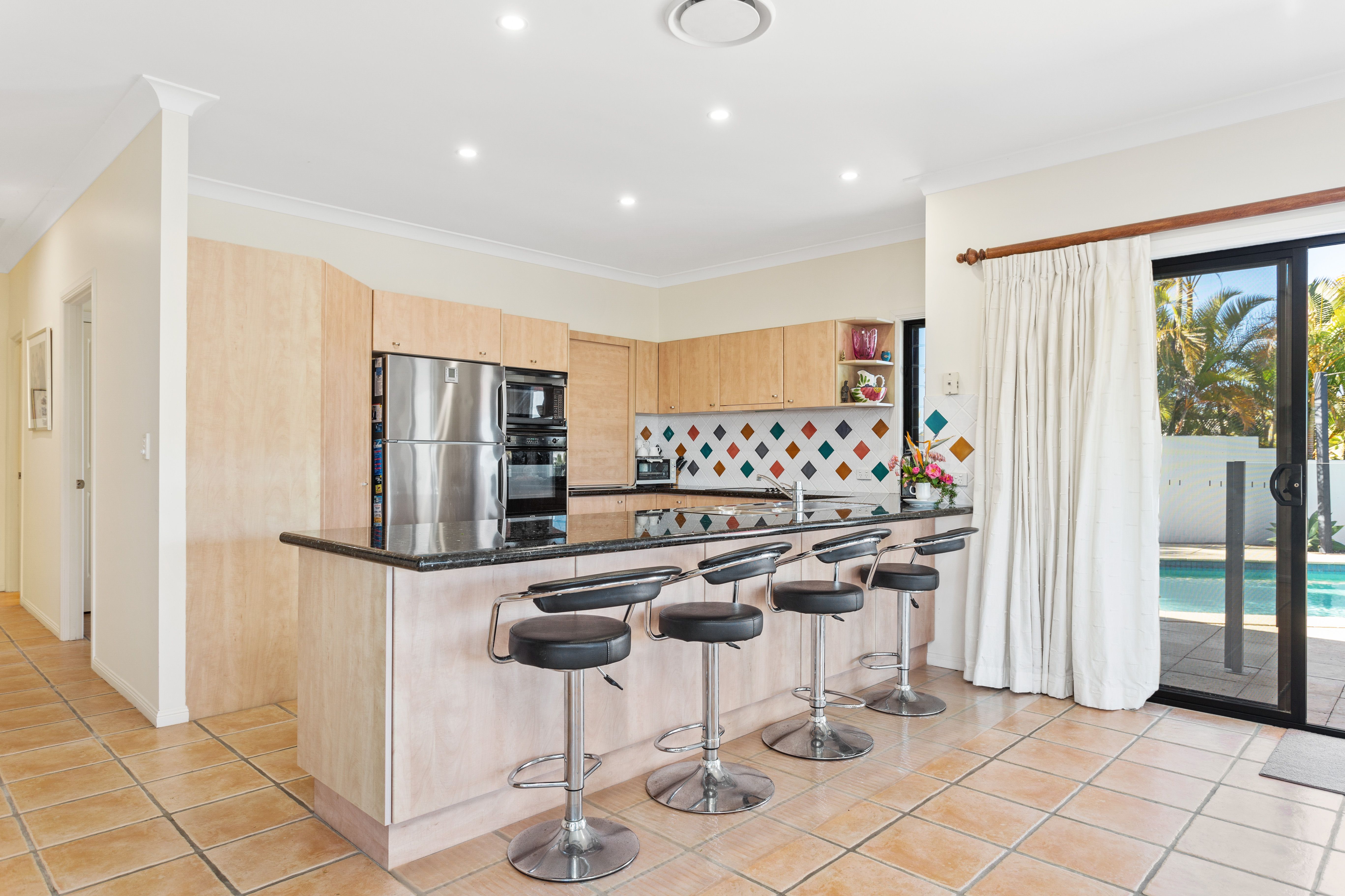 8 Catalina Court, Mermaid Waters, QLD 4218