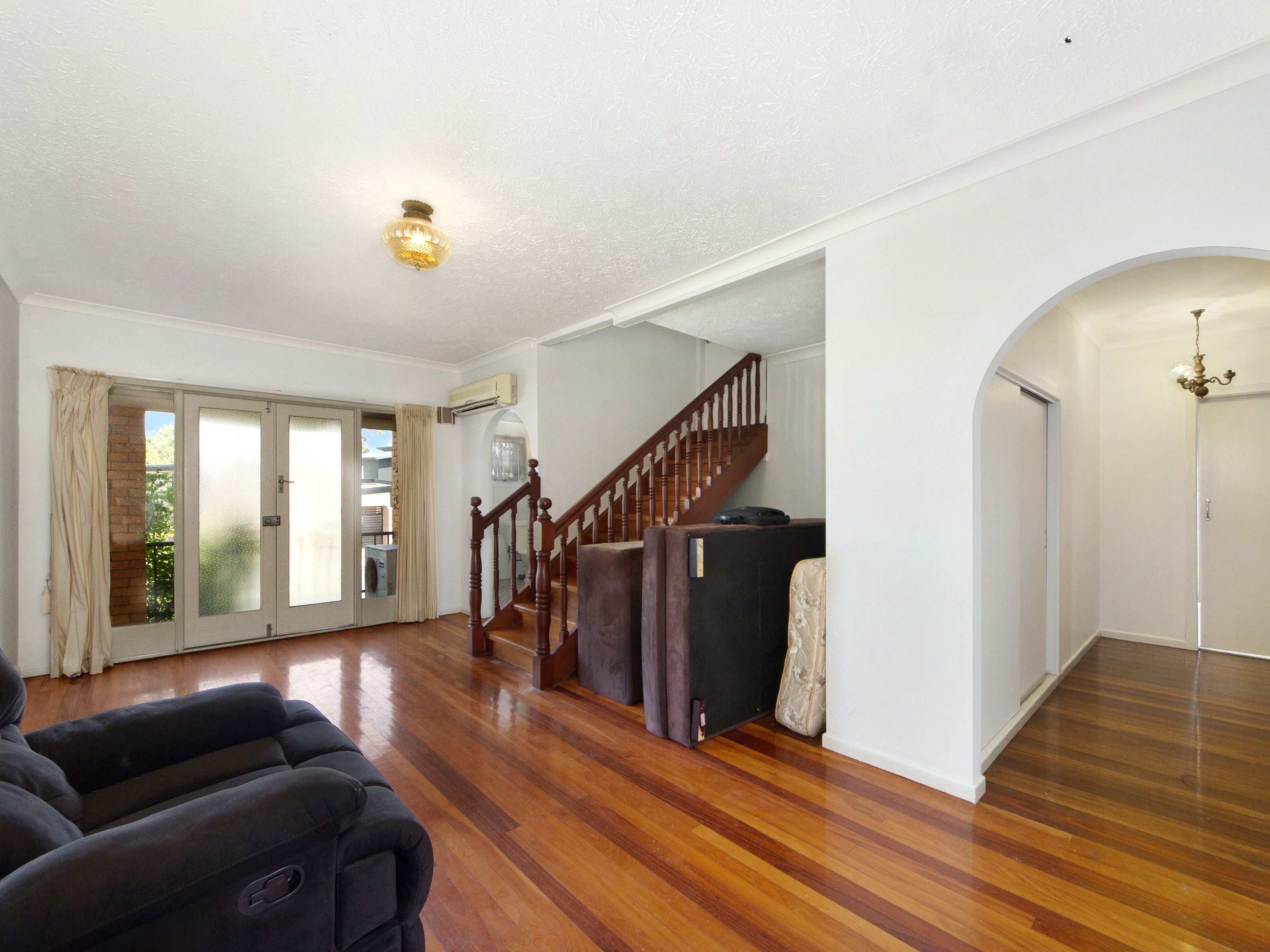 8 Deauville Drive, Southport, QLD 4215