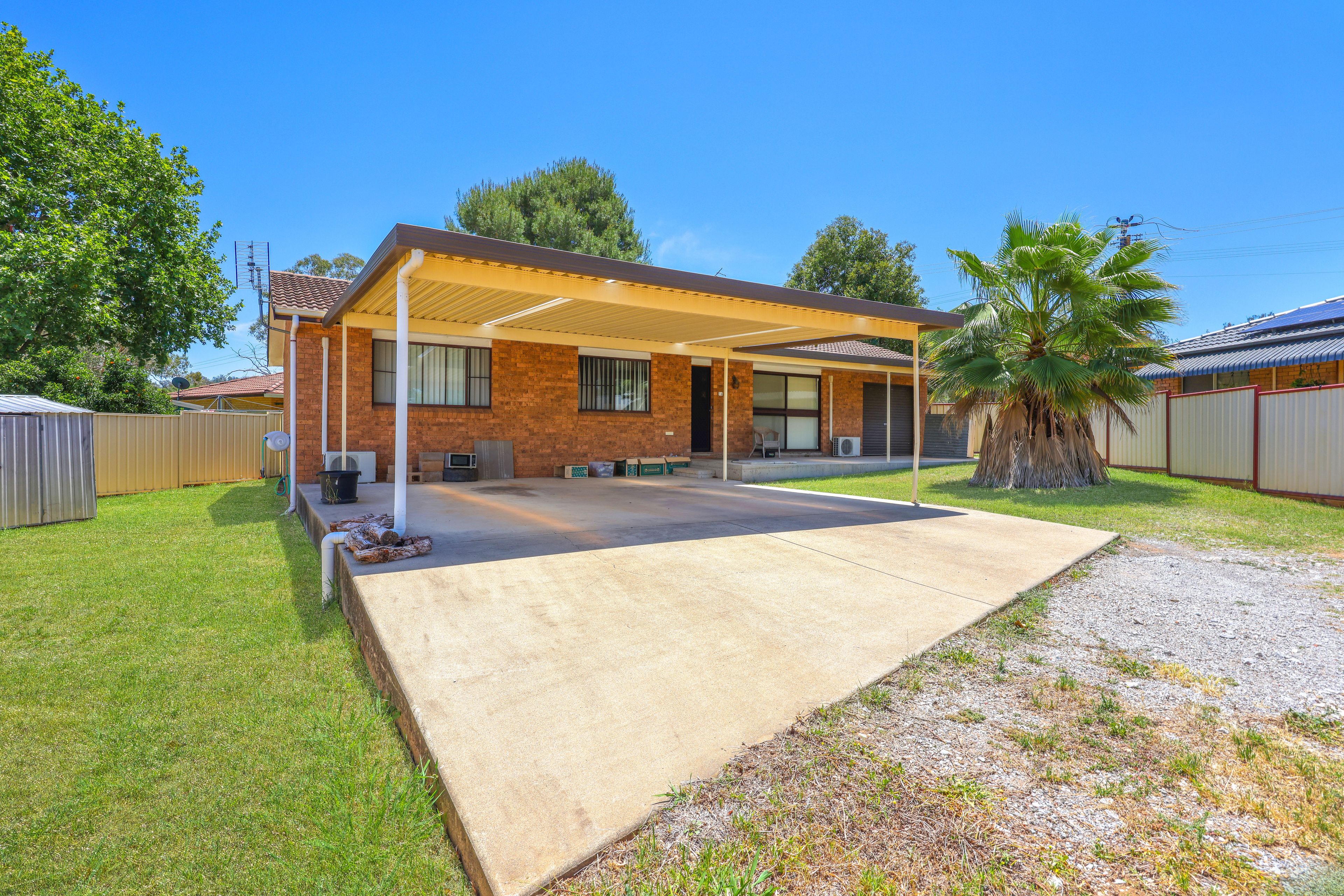16 Joseph Brown Place, Tamworth NSW 2340