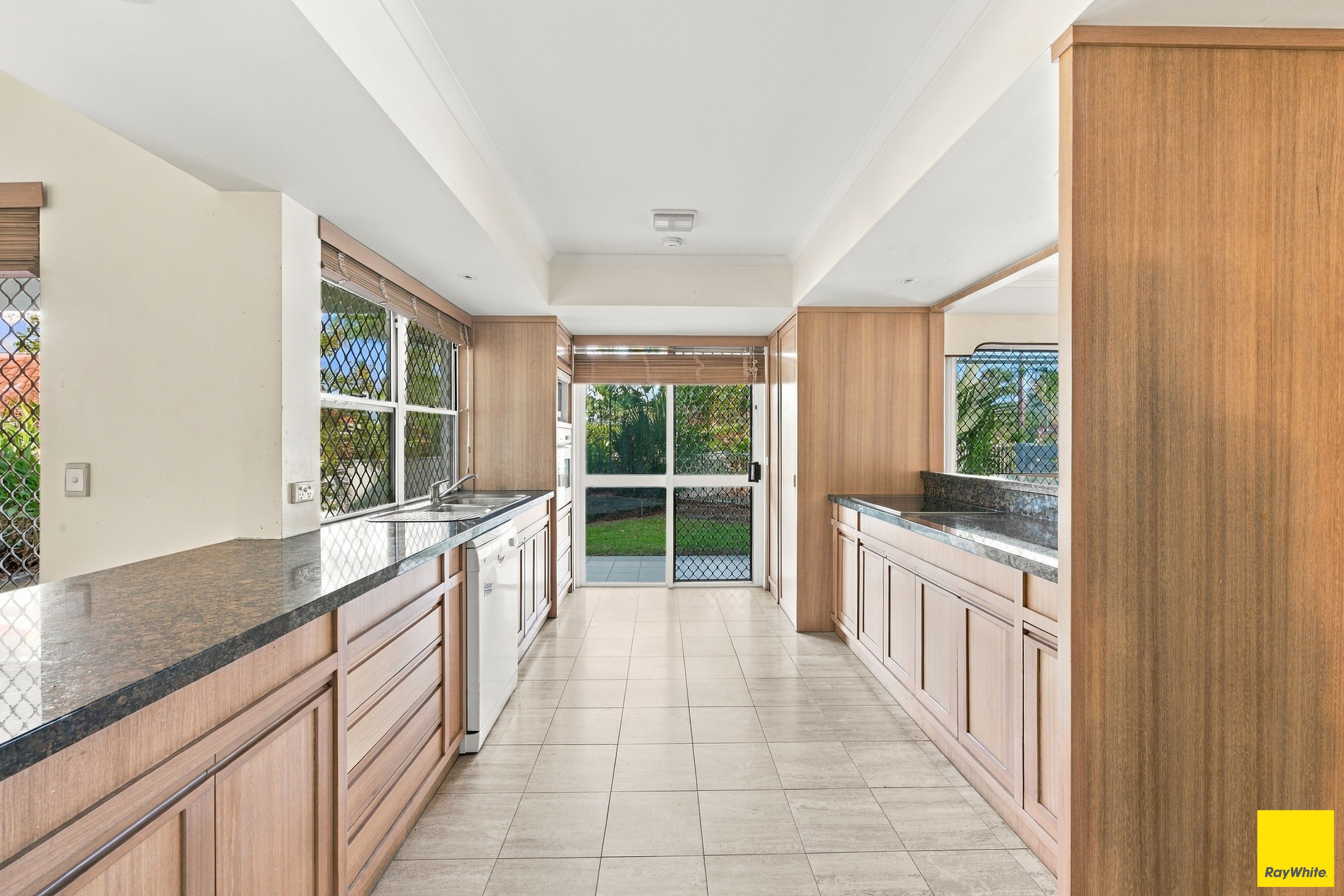 2 Stream Avenue — photo 11 of 30
