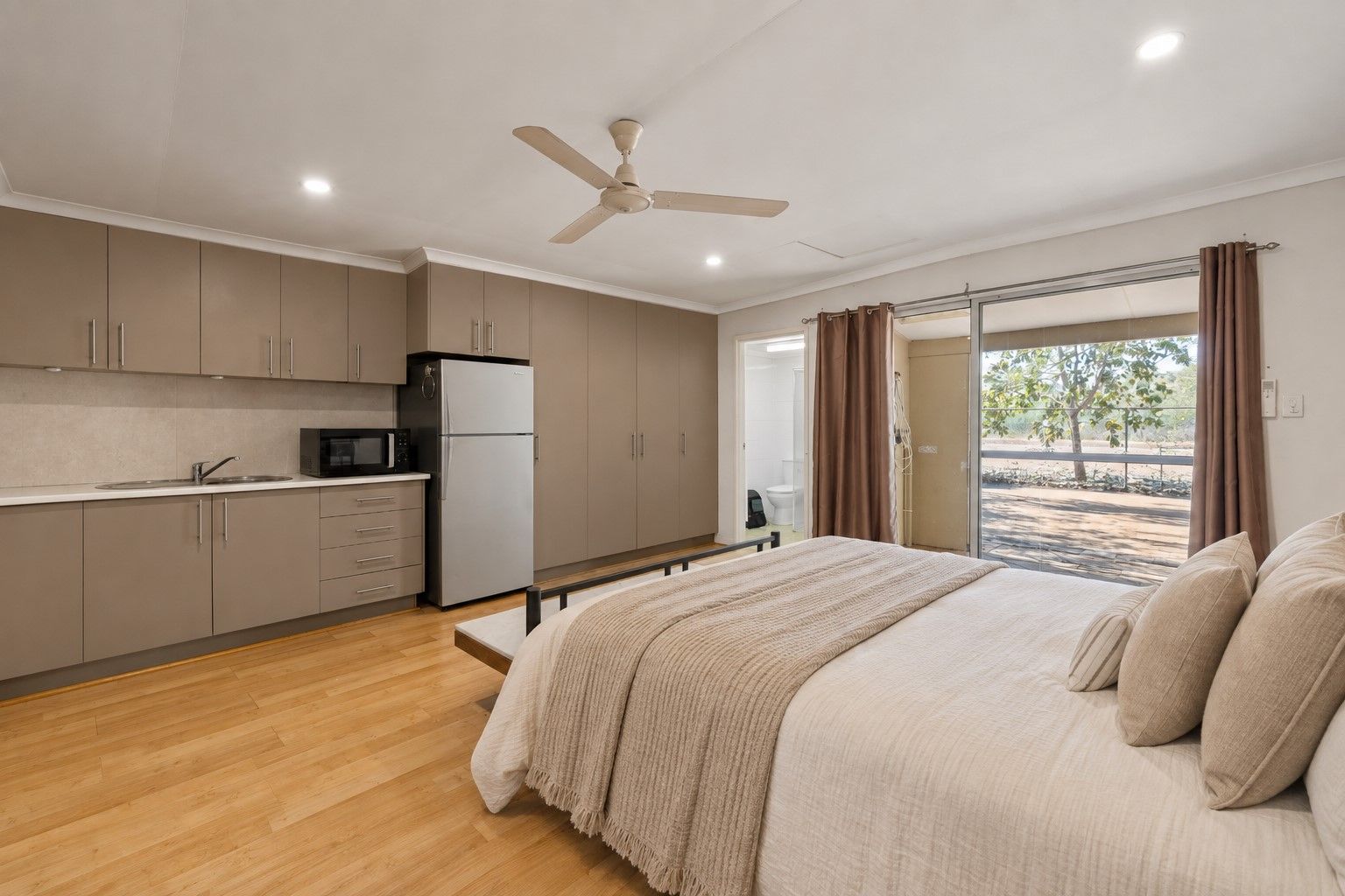 182/122 Port Drive — photo 3 of 11