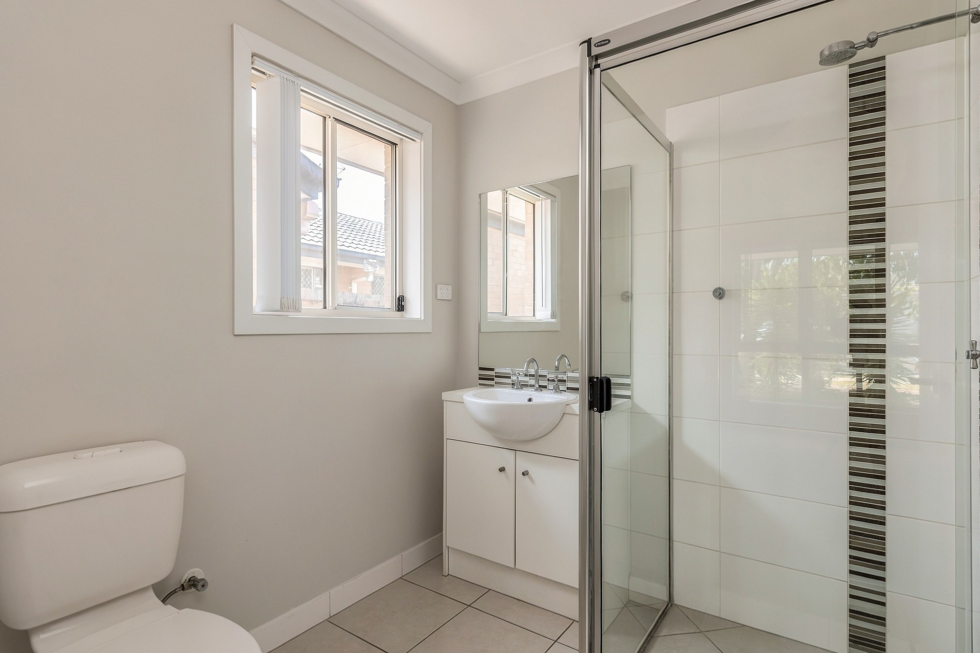 55 Huntley Crescent — photo 7 of 15
