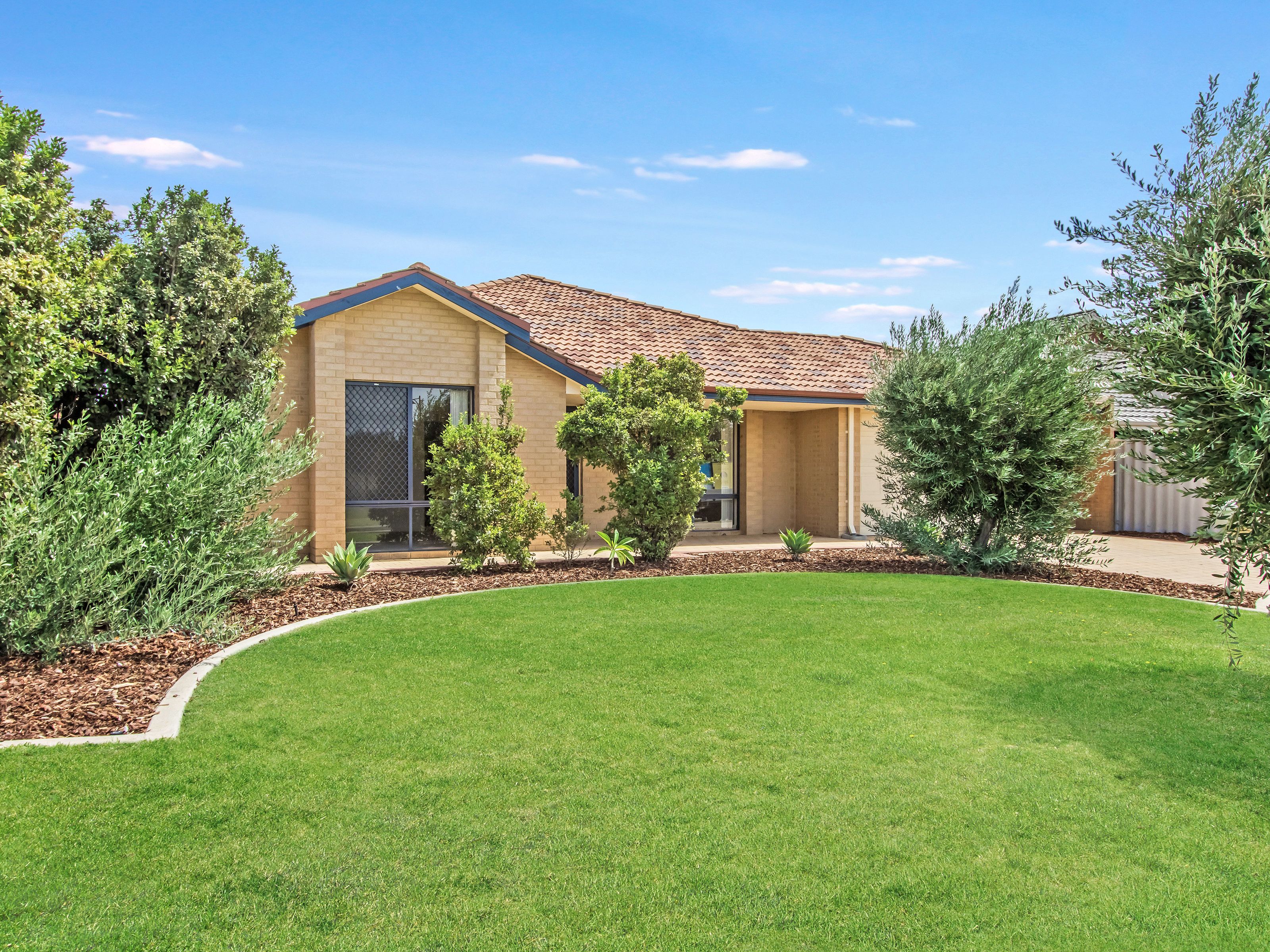 4 Liechardt Loop, Rockingham, WA 6168