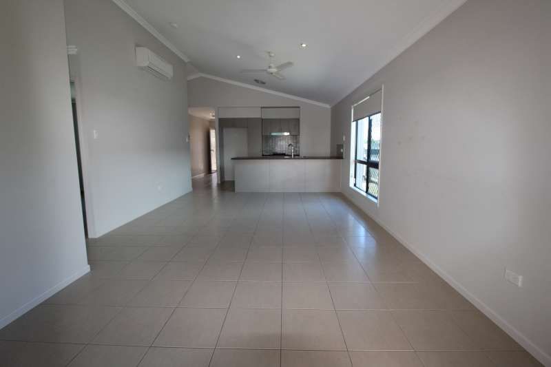 9 Ellenor Street, Mount Low, QLD 4818