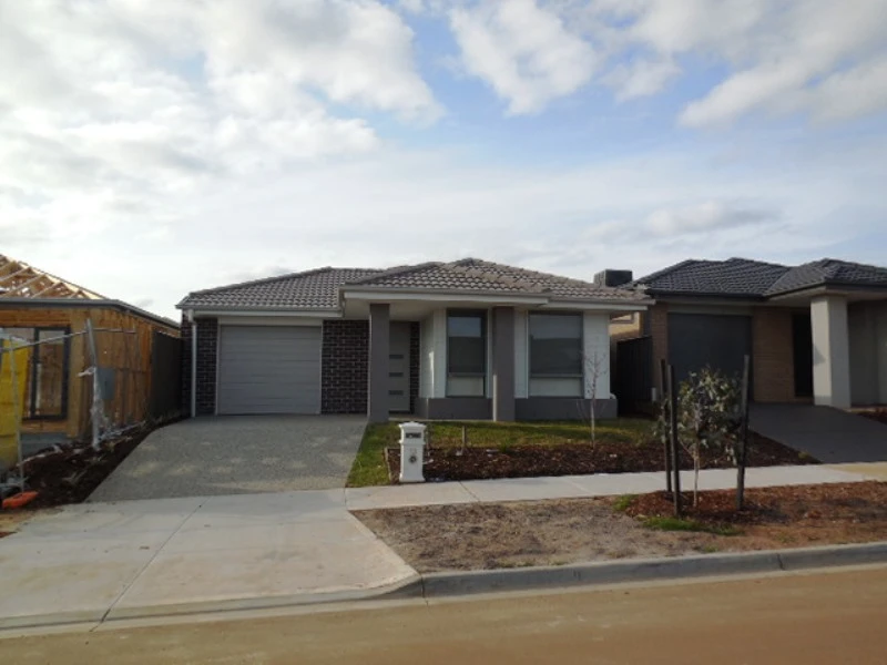 13 Cobble Street, Melton South, VIC 3338