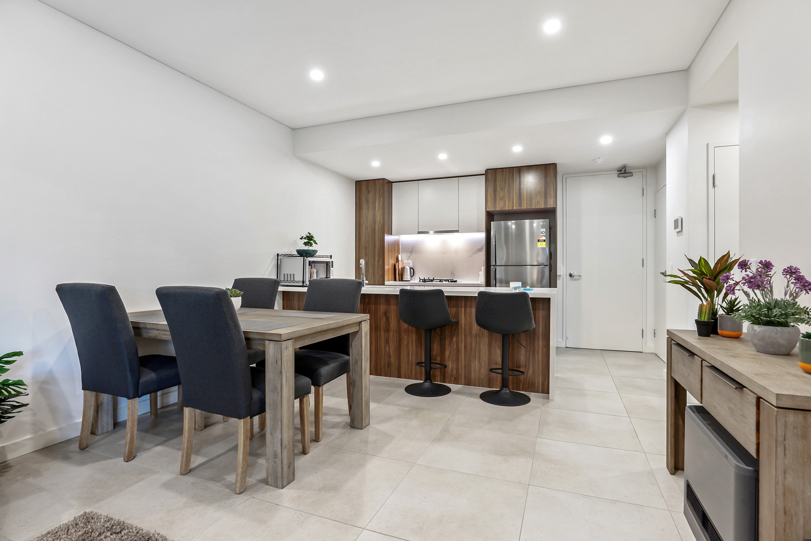 105/98 Lakeside Parade, JORDAN SPRINGS, NSW 2747