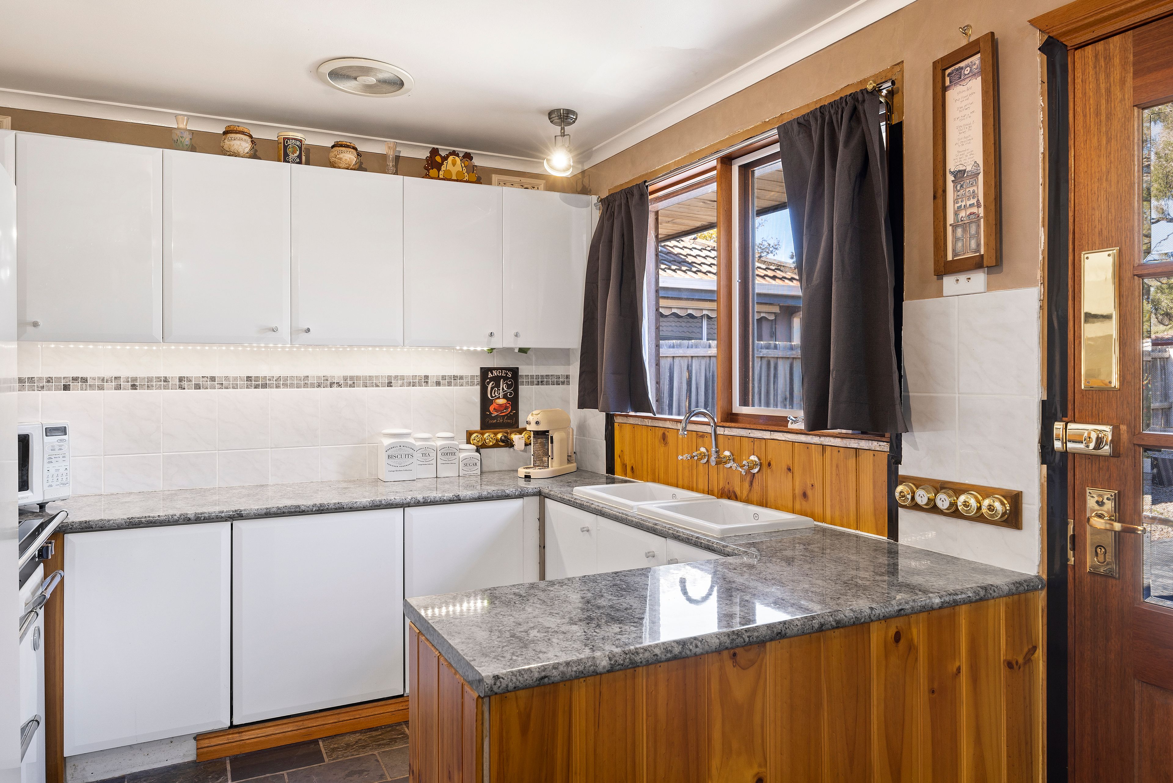 12 Mudie Avenue — photo 3 of 15