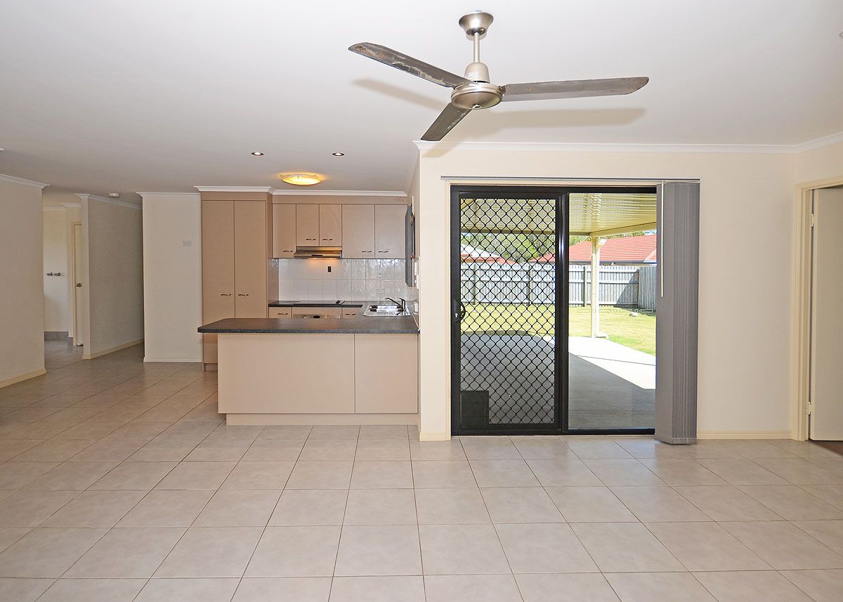 8 Zircon Street, Urangan, QLD 4655
