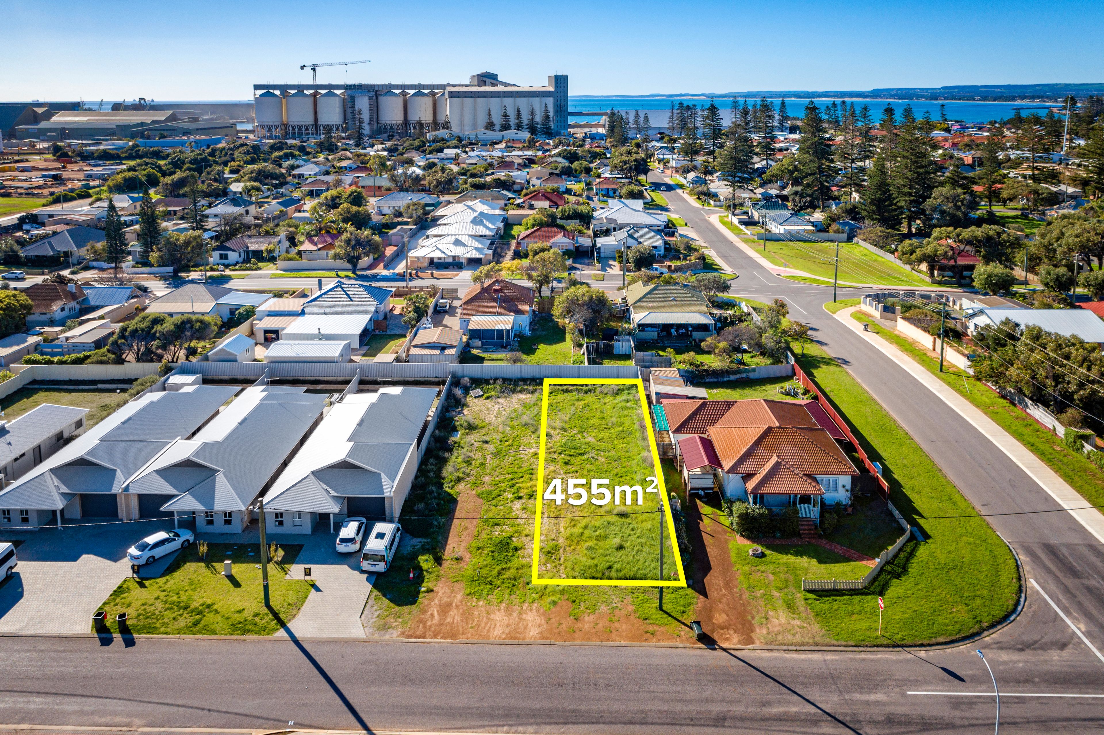 15 Dampier Street, Beachlands WA 6530
