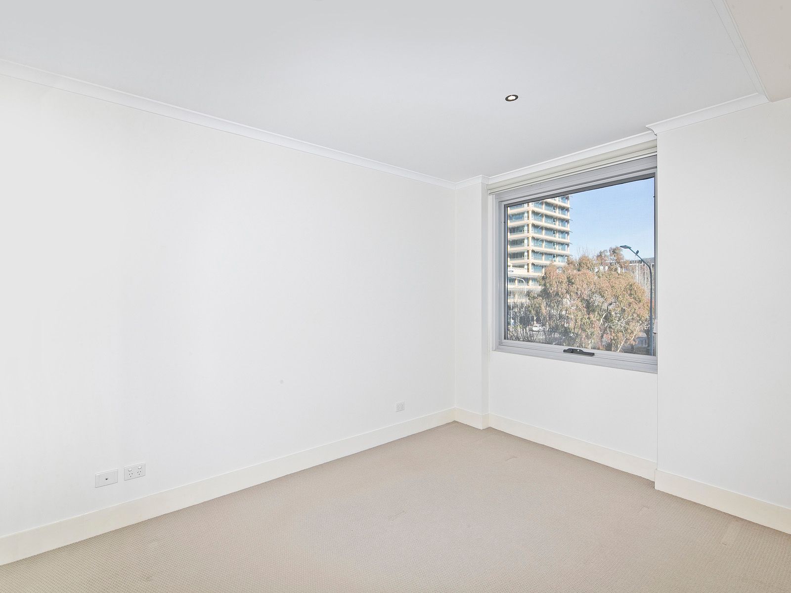 33/77 Northbourne Avenue — photo 4 of 8