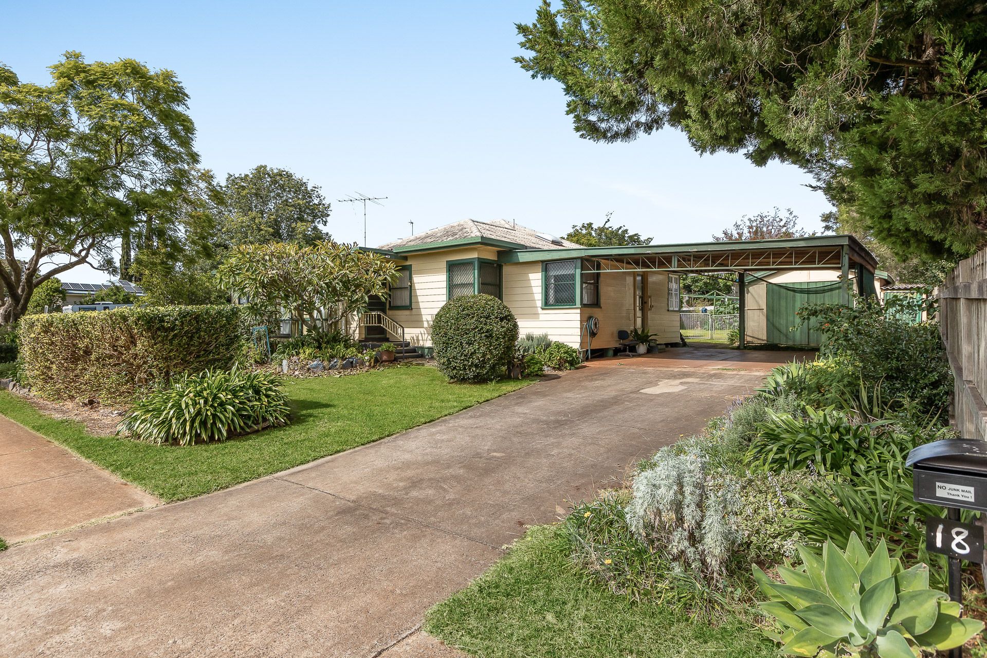 18 Dunne Street, Harristown, QLD 4350