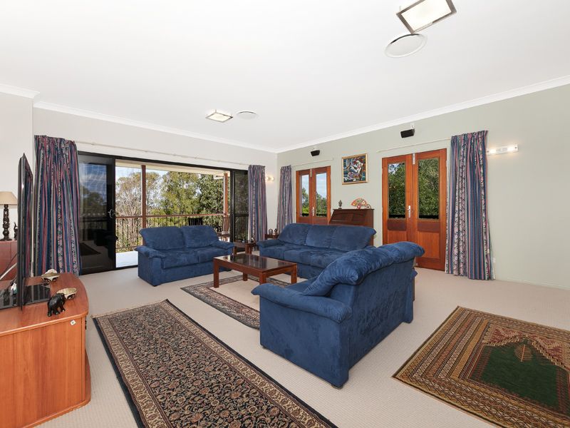16 Bird Place, Pullenvale, QLD 4069
