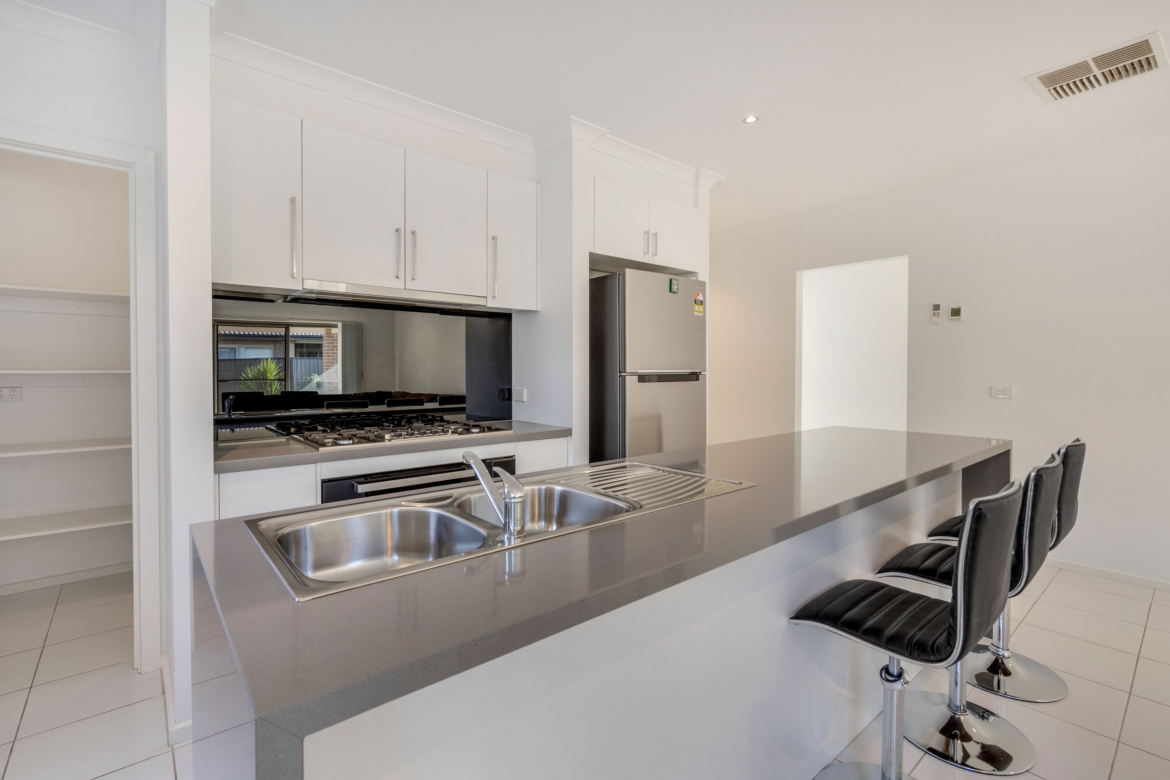16 Dashing Road, Craigieburn, VIC 3064