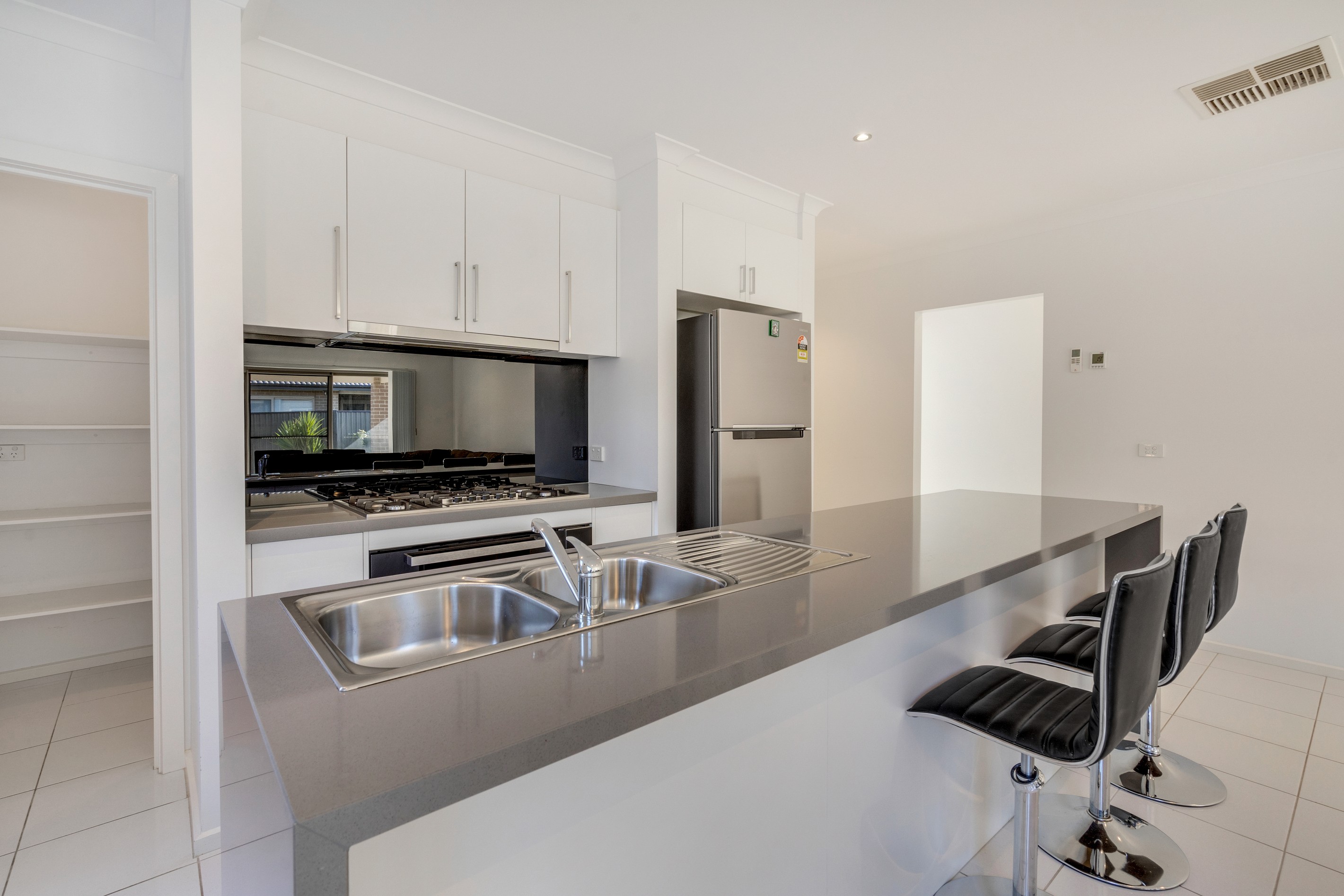 16 Dashing Road, Craigieburn, VIC 3064