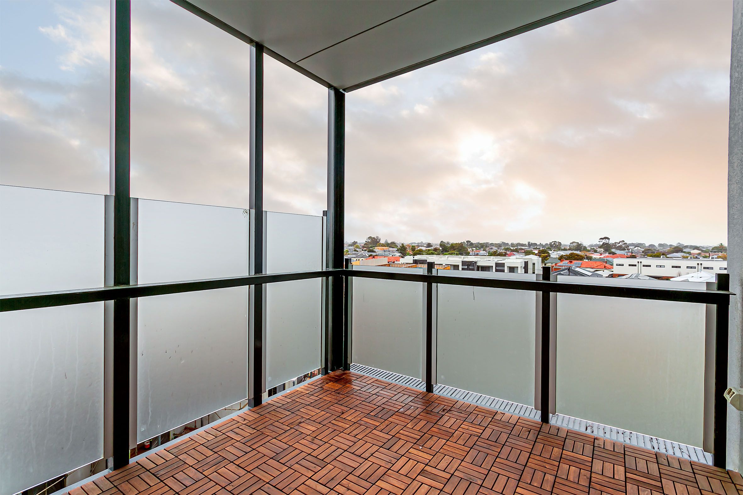 304/6 Sweeney Terrace — photo 5 of 10