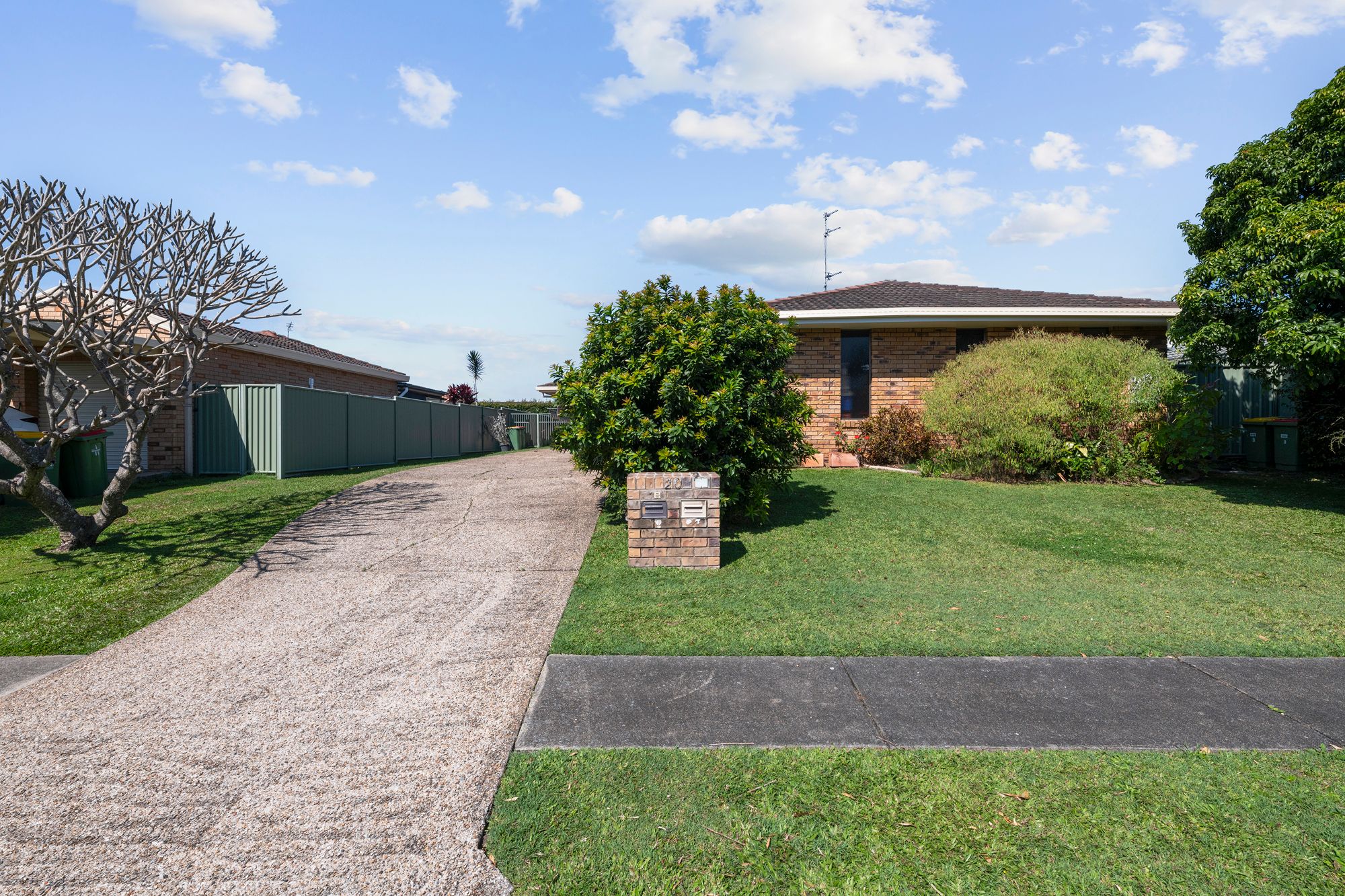 2/20 Wagtail Court, Burleigh Waters, QLD 4220