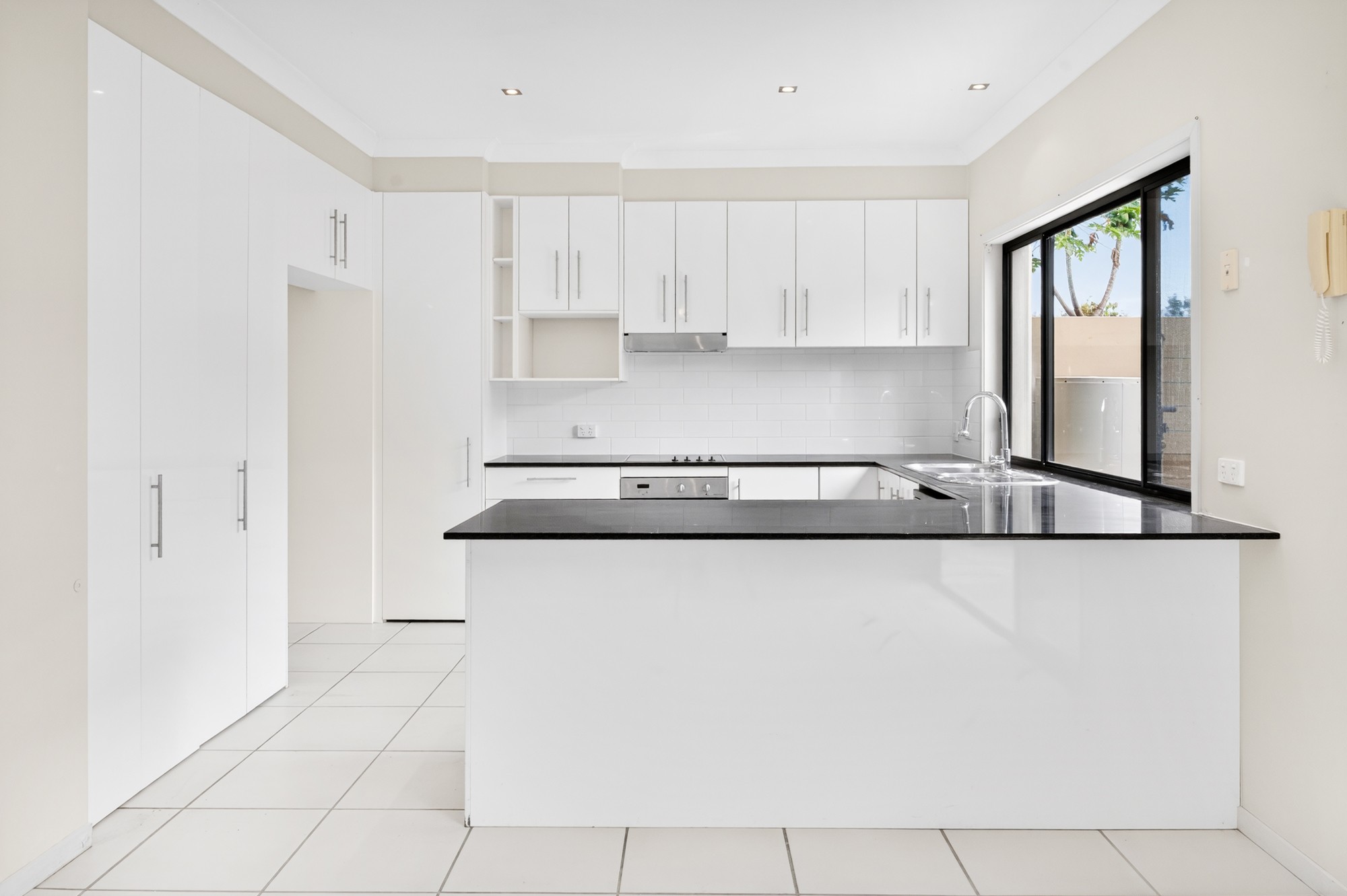 1/33 Harley Street, Labrador, QLD 4215