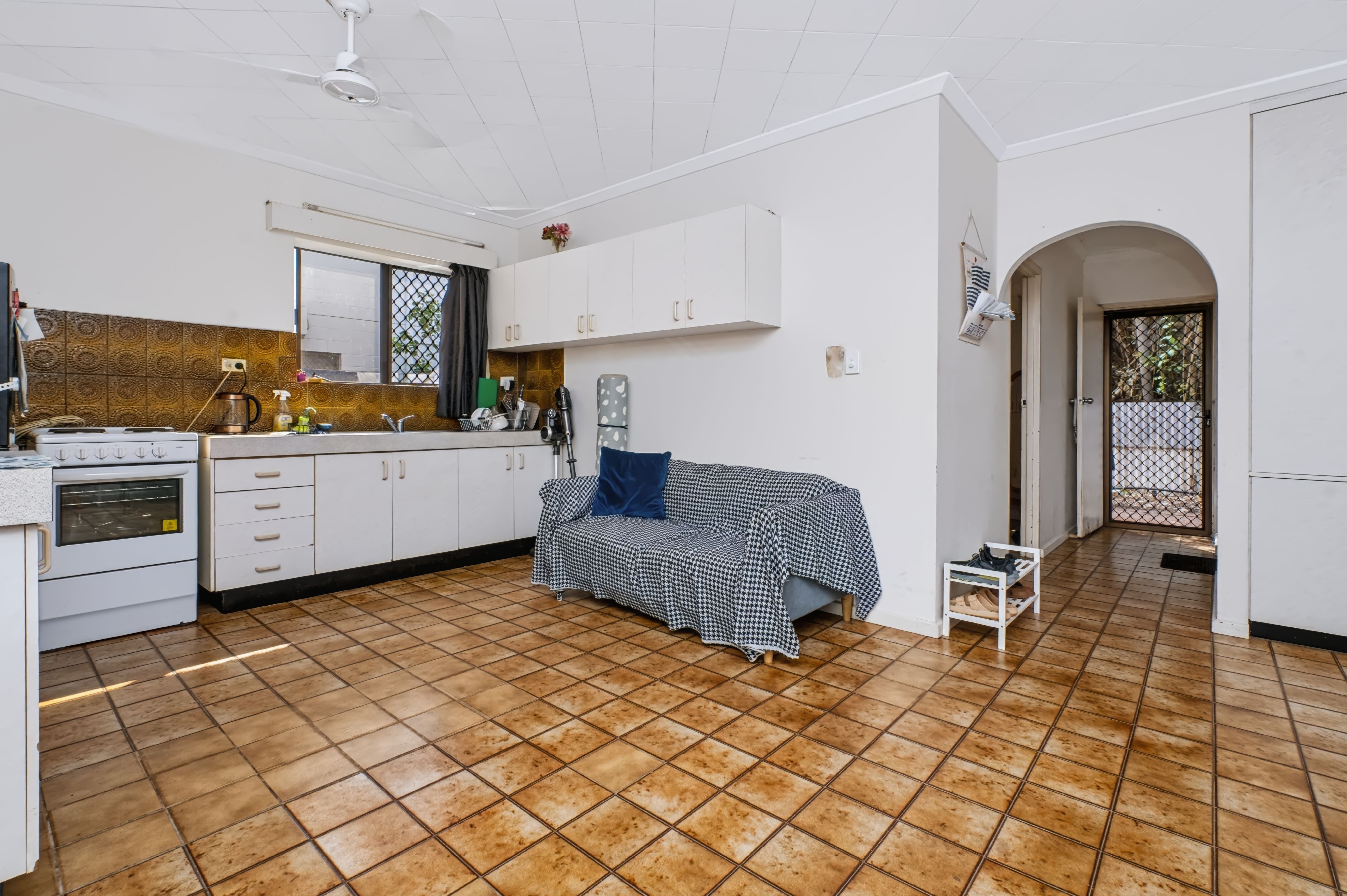 164 SMITH Street — photo 5 of 10