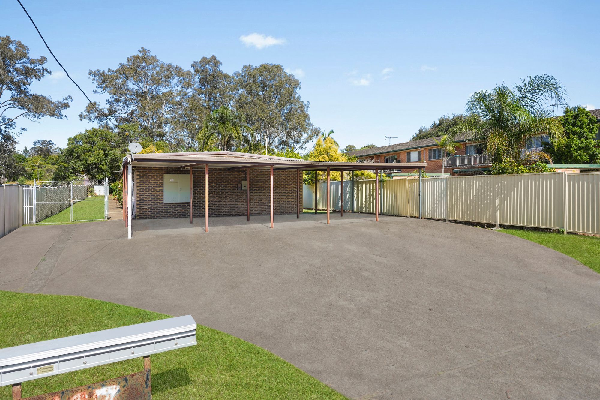 3/187 Jacaranda Avenue — photo 8 of 13