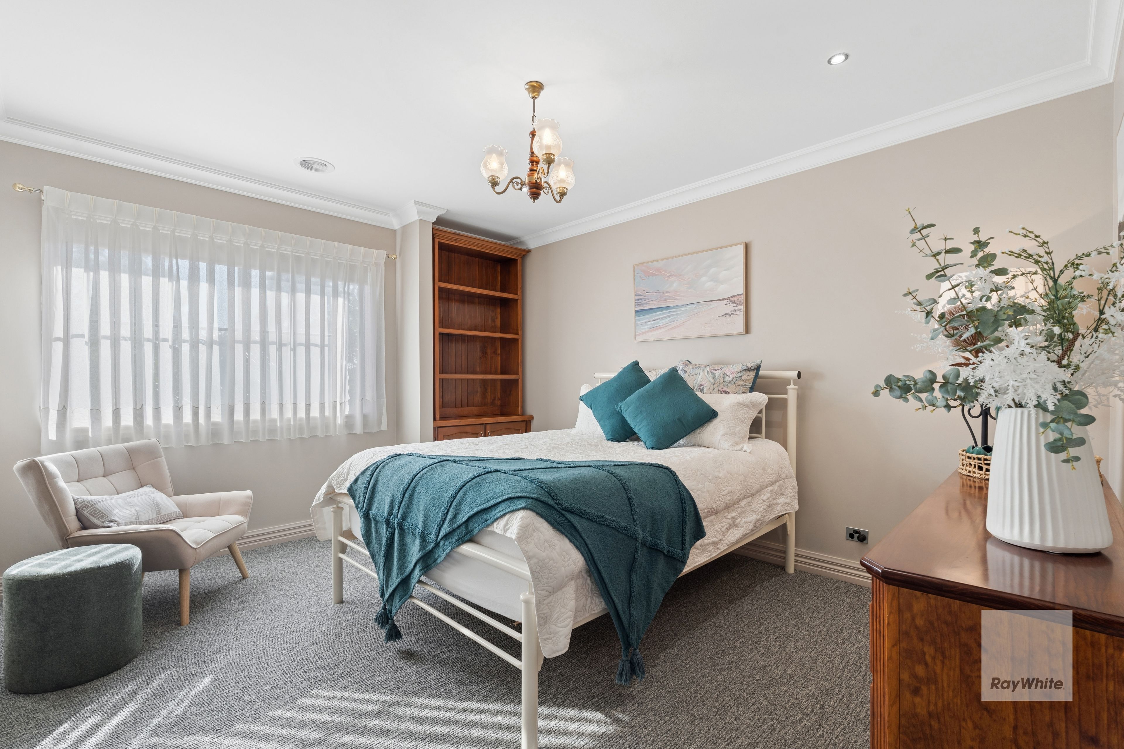 39 Abbington Crescent — photo 9 of 20