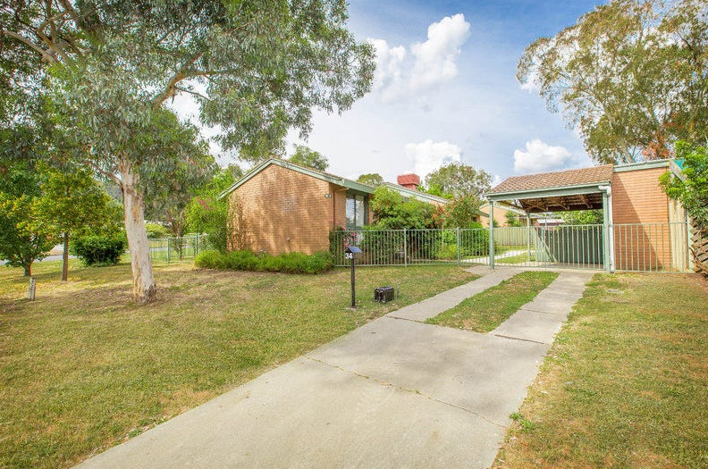 34 Aruma Crescent — photo 7 of 8