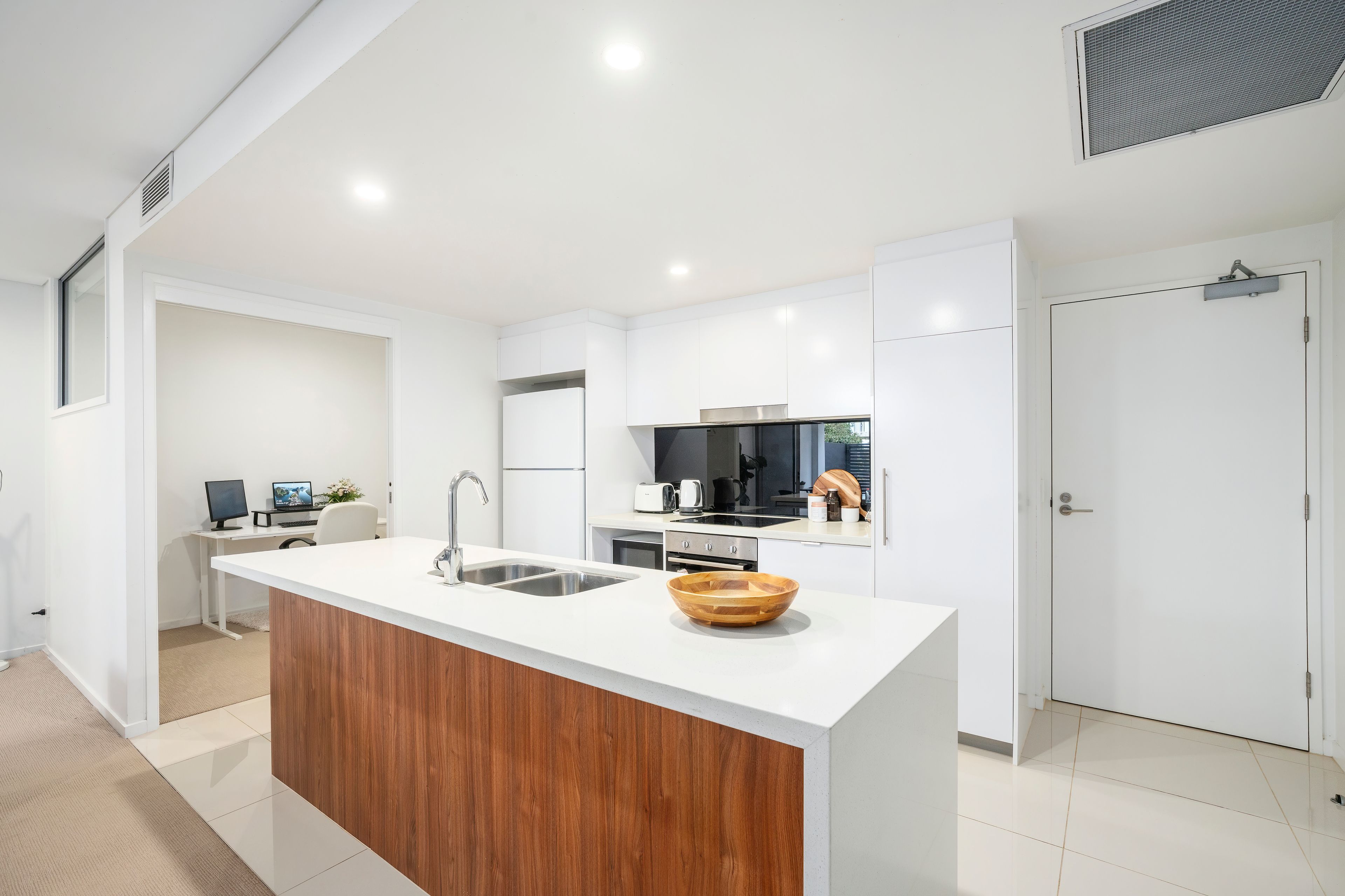 415/33 LAKEFRONT Crescent, Varsity Lakes, QLD 4227