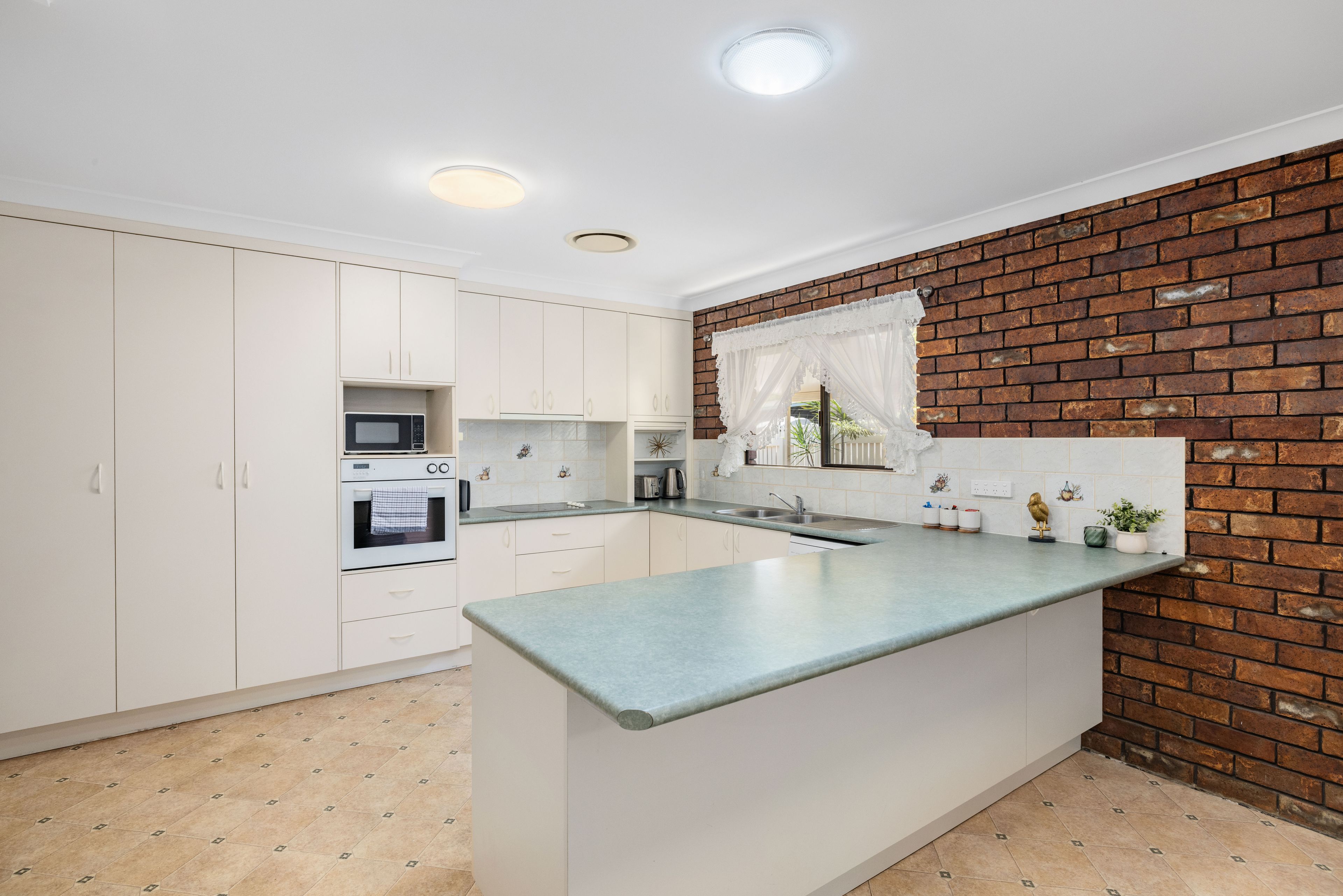 2 Kushka Street — photo 8 of 19