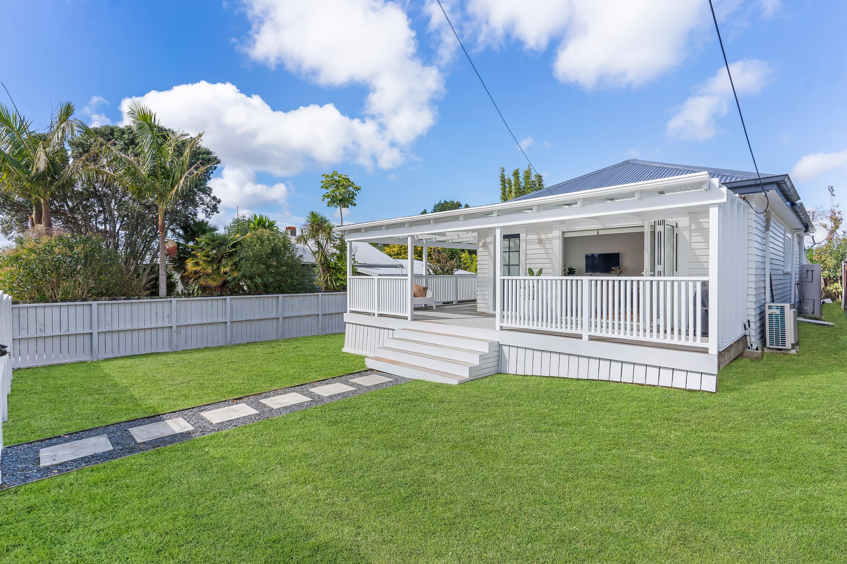 1/8 West Lynn Road, Titirangi, Waitakere City