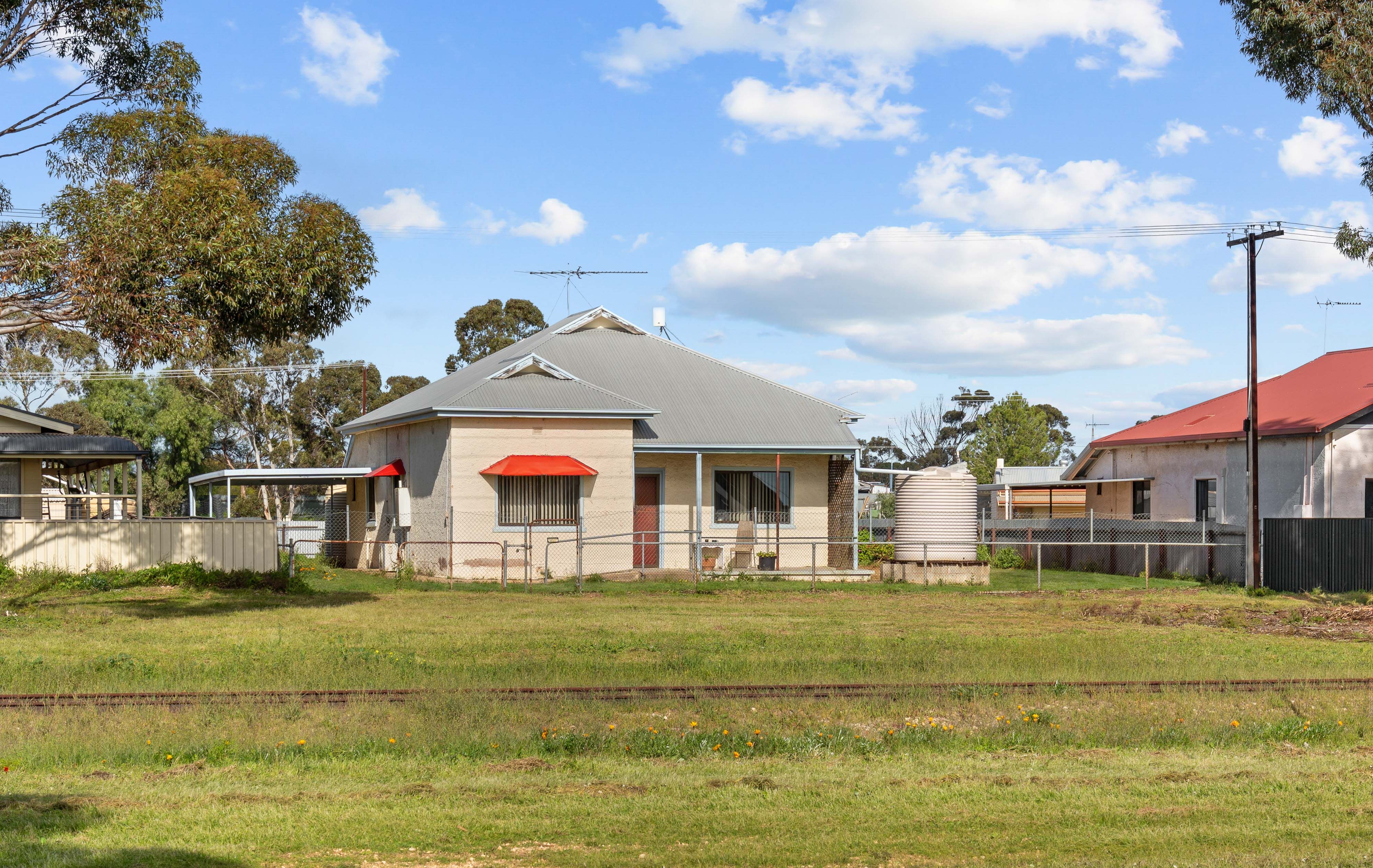 5 Old Adelaide Road — photo from Ray White Strathalbyn