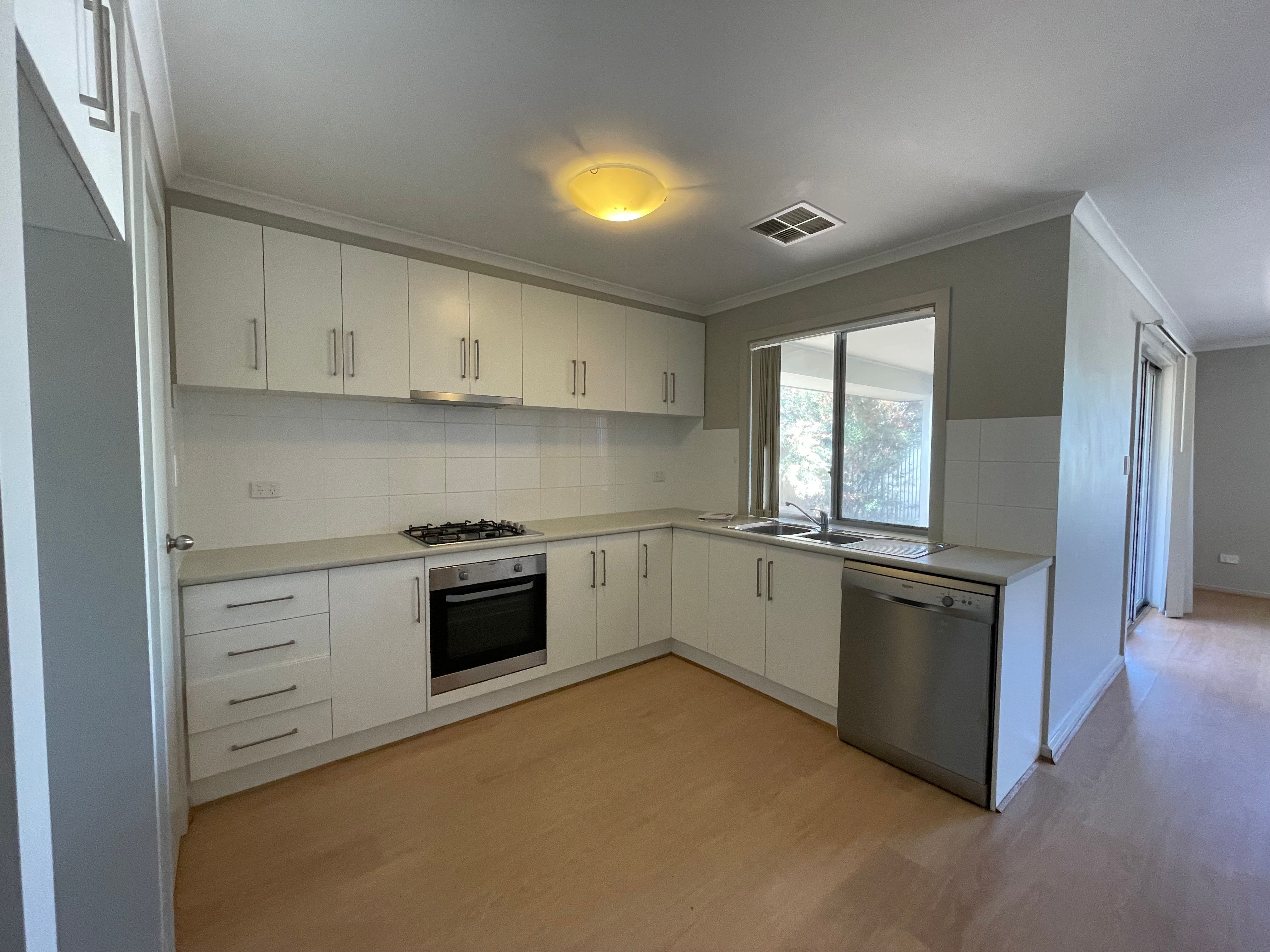 13 McInnes Avenue — photo 4 of 12