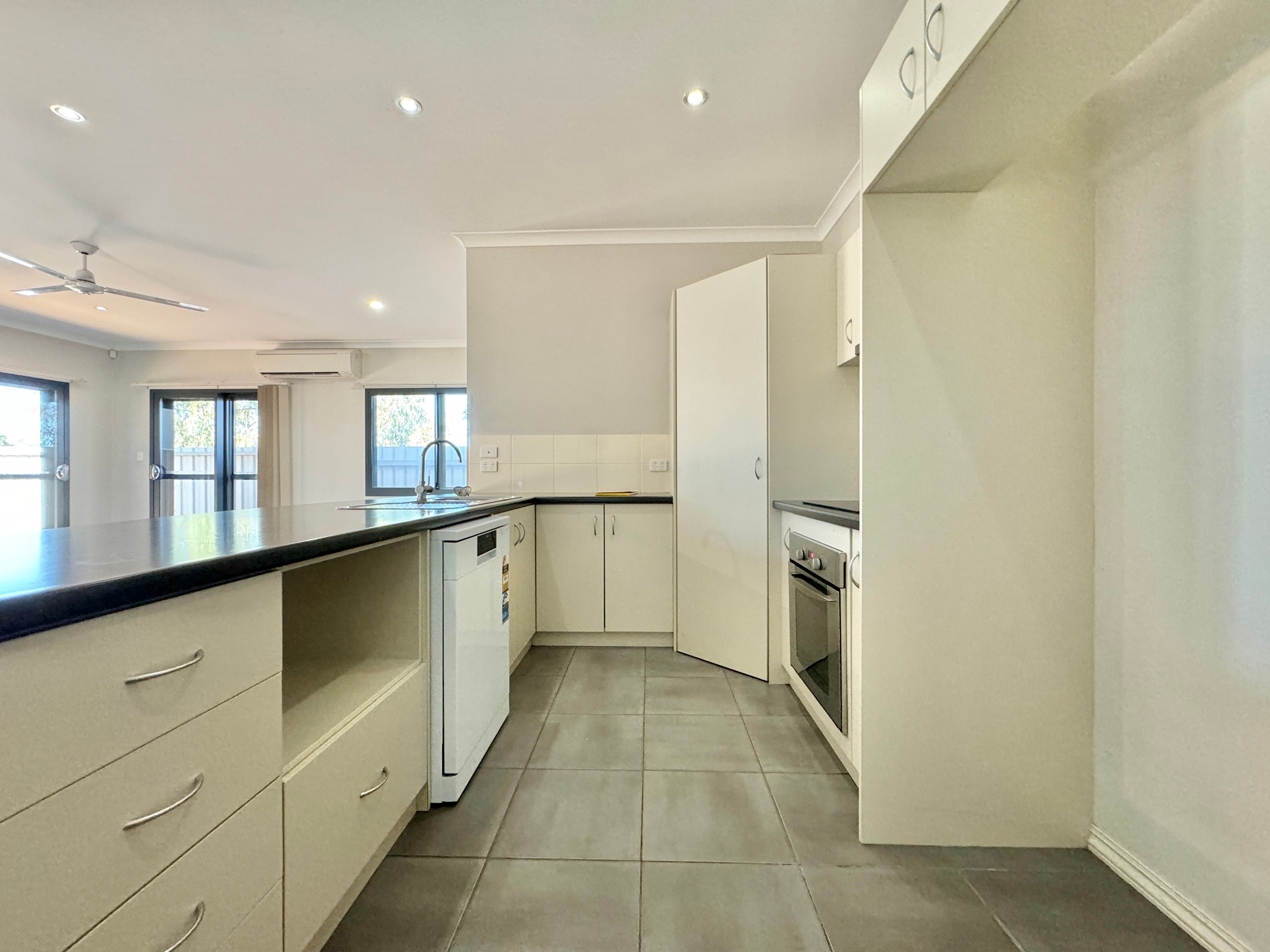 2/4 Buoy Close, South Hedland, WA 6722