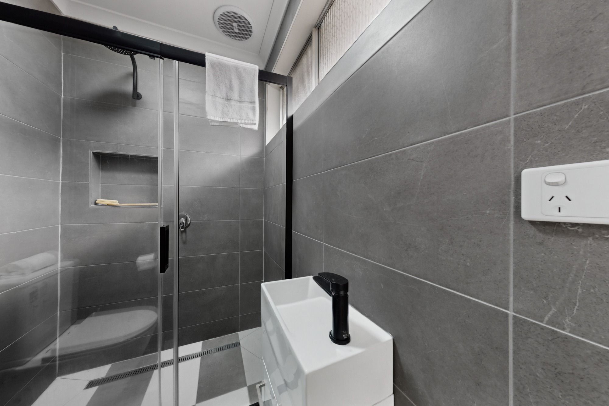 135 John Street — photo 12 of 14