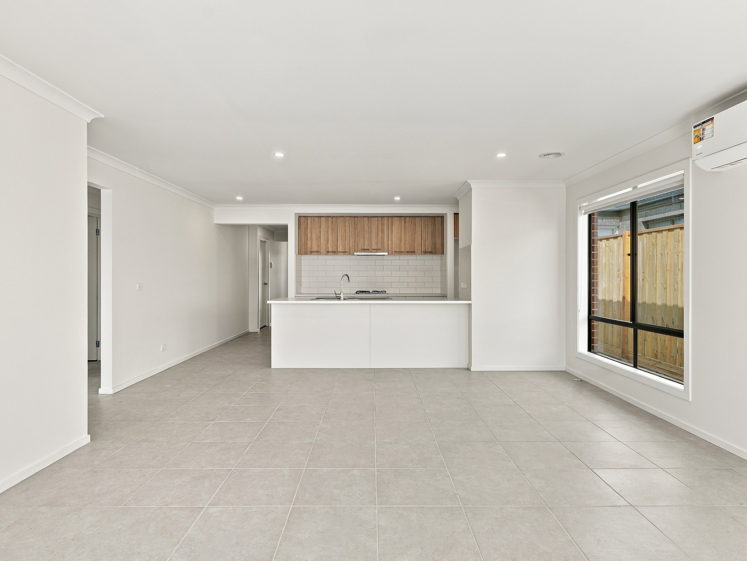 5 Basque Drive, THORNHILL PARK, VIC 3335