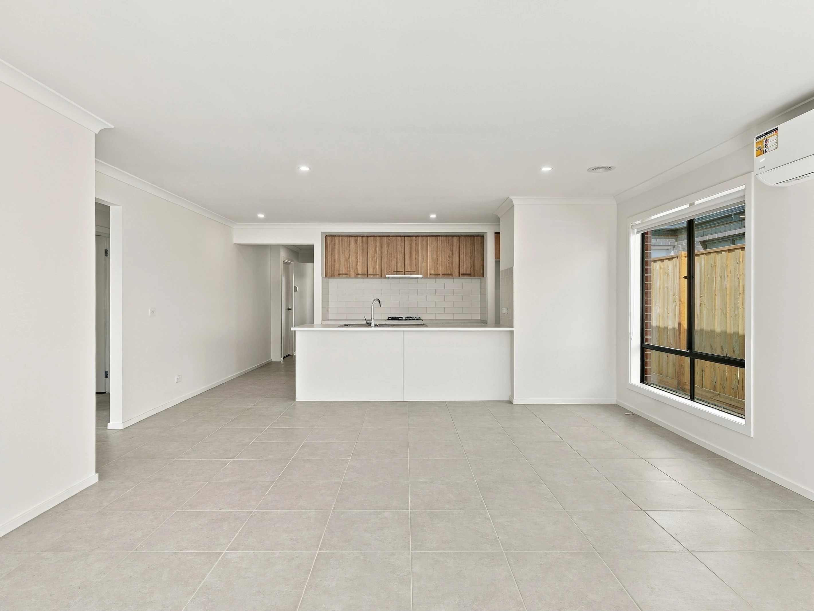 5 Basque Drive, THORNHILL PARK, VIC 3335