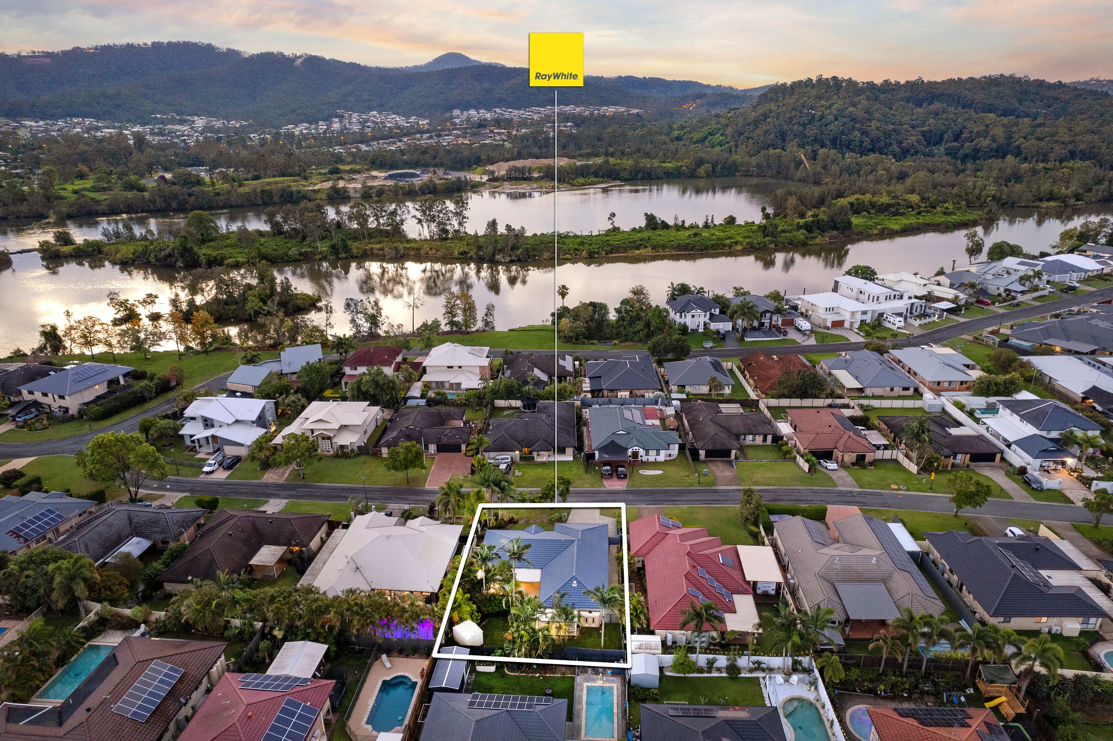 32 Roseapple Circuit, Oxenford, QLD 4210