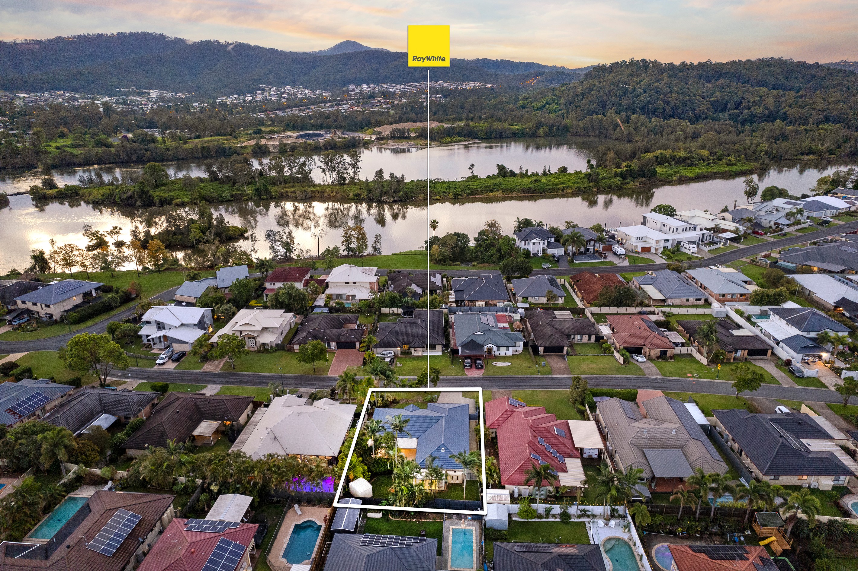 32 Roseapple Circuit, Oxenford, QLD 4210